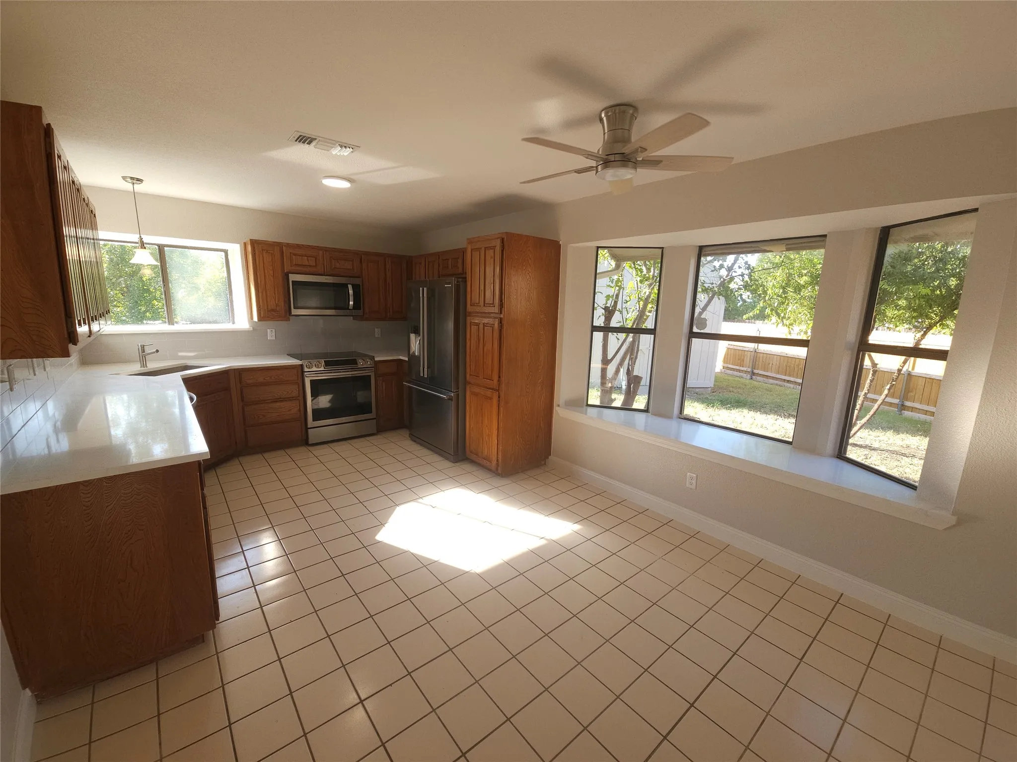 Single Family Residence For Sale in Tarrant County , 6300 Brownlee Lane, Arlington, Texas 76018, 3 Bedroom, 2 Bathroom, 2 Garage spaces, 1,490 Sqft, built in 1984, mls#21370449, Real Estate Agent in Arlington, Homes For Sale in Tarrant county, Homes For Sale in Arlington, Realtor in Arlington Texas, Real Estate Brokerage Independent Realty Texas, Luminita Cordes Realtor