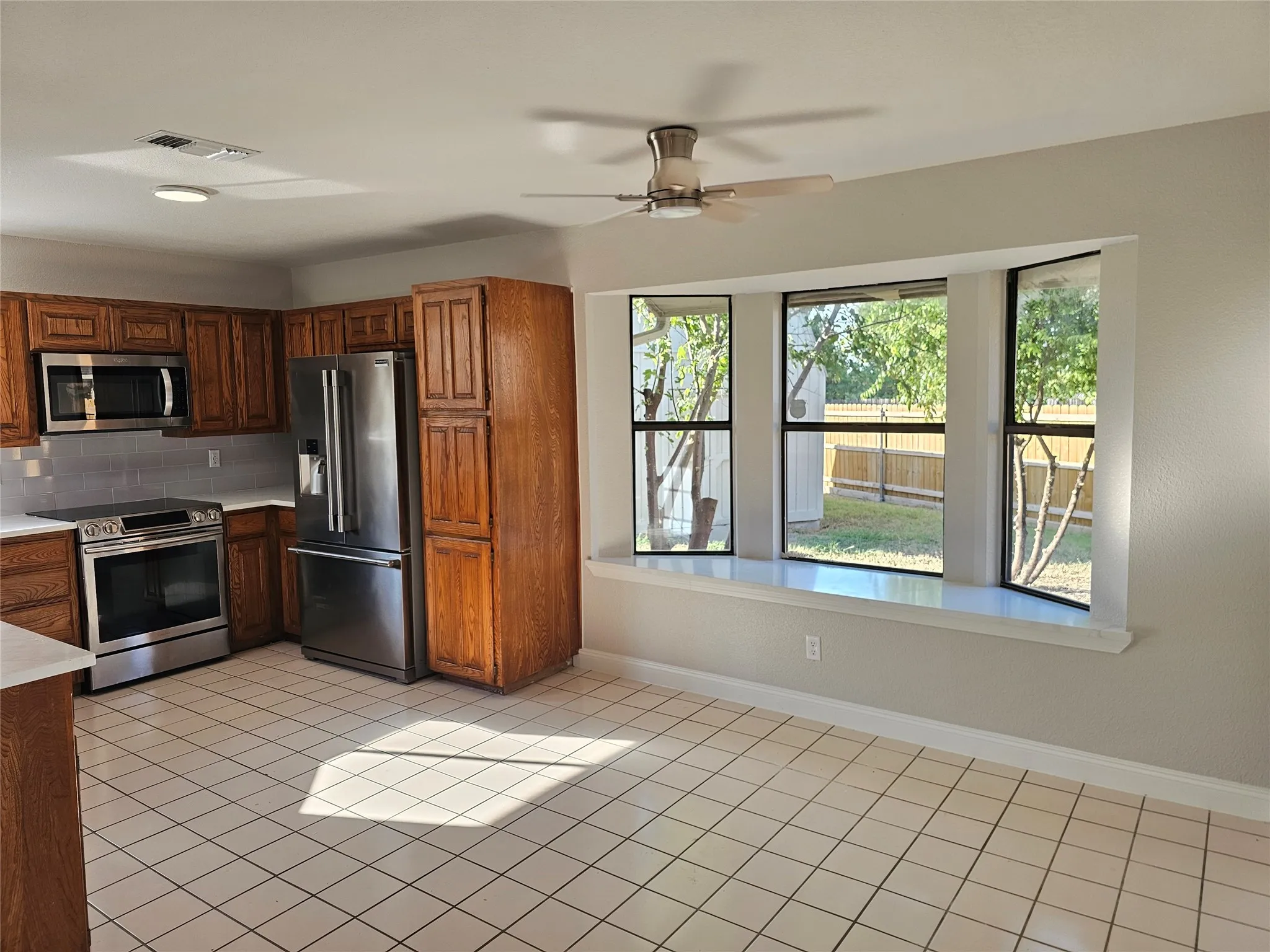 Single Family Residence For Sale in Tarrant County , 6300 Brownlee Lane, Arlington, Texas 76018, 3 Bedroom, 2 Bathroom, 2 Garage spaces, 1,490 Sqft, built in 1984, mls#21370449, Real Estate Agent in Arlington, Homes For Sale in Tarrant county, Homes For Sale in Arlington, Realtor in Arlington Texas, Real Estate Brokerage Independent Realty Texas, Luminita Cordes Realtor