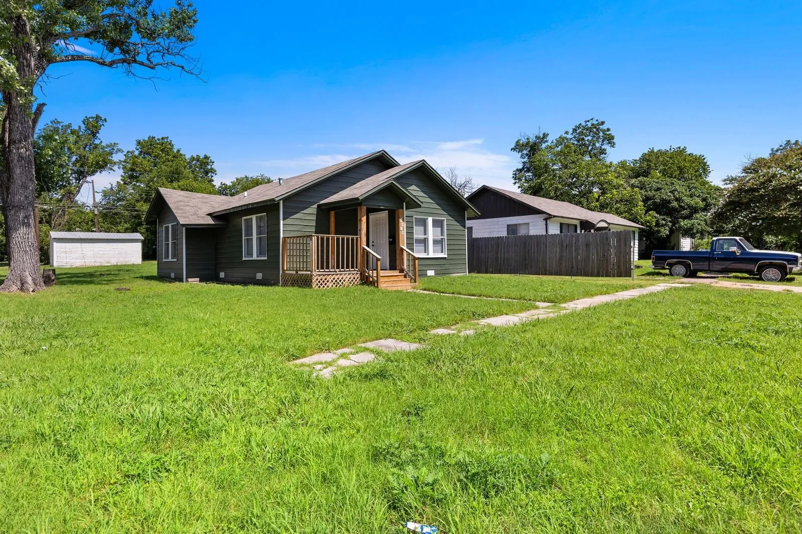 Single Family Residence For Sale in Bell County , 1020 S 23rd, Temple, Texas 76504, 2 Bedroom, 1 Bathroom, Garage spaces, 860 Sqft, built in 1940, mls#21370494, Real Estate Agent in Temple, Homes For Sale in Bell county, Homes For Sale in Temple, Realtor in Temple Texas, Real Estate Brokerage Independent Realty Texas, Luminita Cordes Realtor