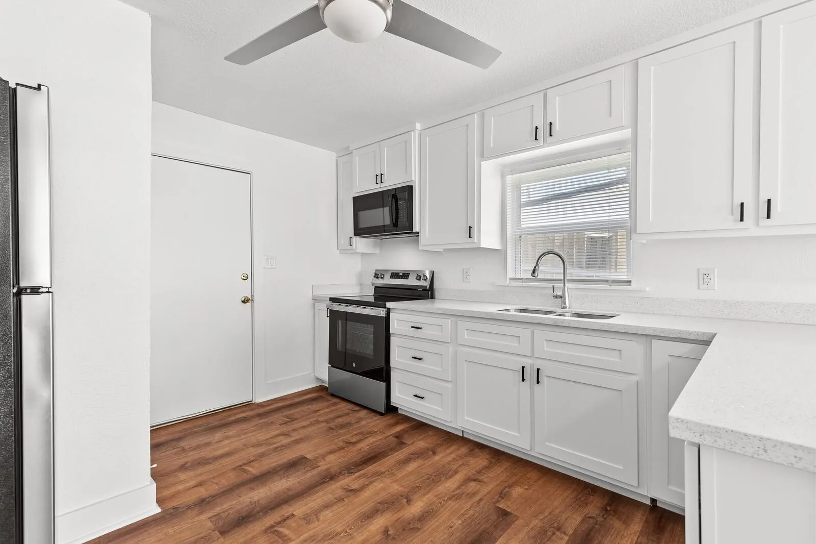 Single Family Residence For Sale in Bell County , 1020 S 23rd, Temple, Texas 76504, 2 Bedroom, 1 Bathroom, Garage spaces, 860 Sqft, built in 1940, mls#21370494, Real Estate Agent in Temple, Homes For Sale in Bell county, Homes For Sale in Temple, Realtor in Temple Texas, Real Estate Brokerage Independent Realty Texas, Luminita Cordes Realtor