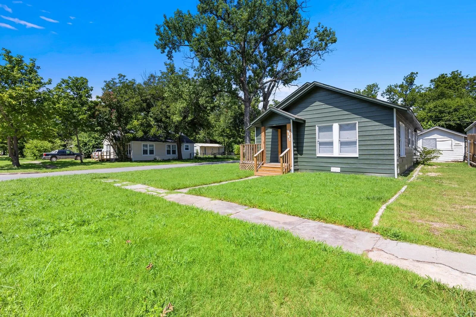 Single Family Residence For Sale in Bell County , 1020 S 23rd, Temple, Texas 76504, 2 Bedroom, 1 Bathroom, Garage spaces, 860 Sqft, built in 1940, mls#21370494, Real Estate Agent in Temple, Homes For Sale in Bell county, Homes For Sale in Temple, Realtor in Temple Texas, Real Estate Brokerage Independent Realty Texas, Luminita Cordes Realtor