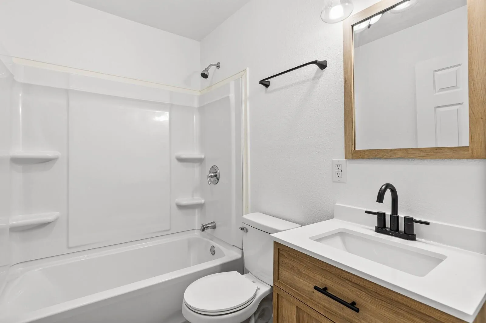 Single Family Residence For Sale in Bell County , 1020 S 23rd, Temple, Texas 76504, 2 Bedroom, 1 Bathroom, Garage spaces, 860 Sqft, built in 1940, mls#21370494, Real Estate Agent in Temple, Homes For Sale in Bell county, Homes For Sale in Temple, Realtor in Temple Texas, Real Estate Brokerage Independent Realty Texas, Luminita Cordes Realtor