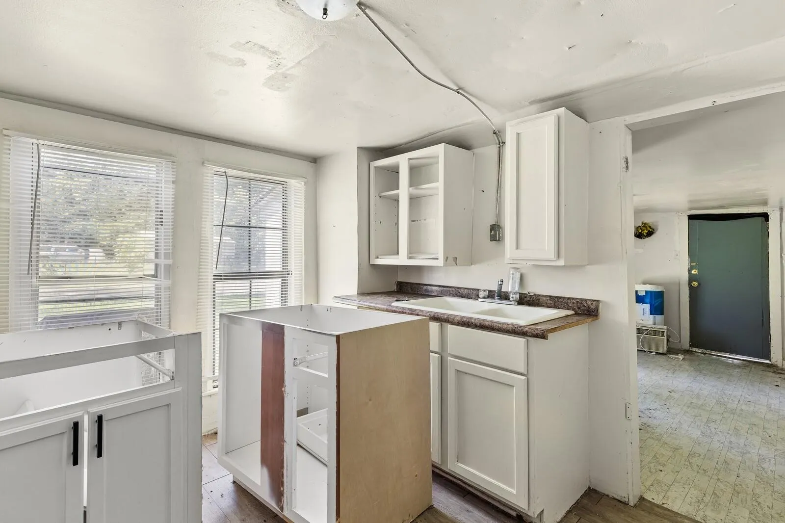 Single Family Residence For Sale in Bell County , 1020 S 23rd, Temple, Texas 76504, 2 Bedroom, 1 Bathroom, Garage spaces, 860 Sqft, built in 1940, mls#21370494, Real Estate Agent in Temple, Homes For Sale in Bell county, Homes For Sale in Temple, Realtor in Temple Texas, Real Estate Brokerage Independent Realty Texas, Luminita Cordes Realtor