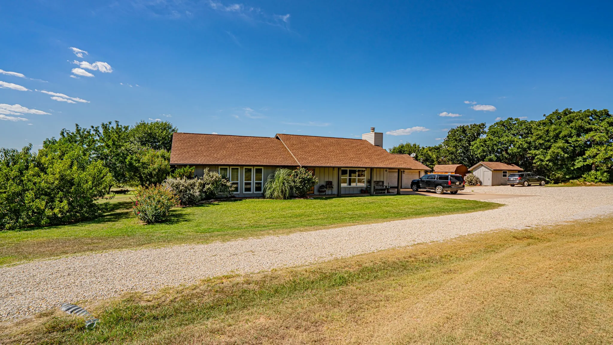 Single Family Residence For Sale in Hood County , 1710 Rock Church Highway, Tolar, Texas 76476, 4 Bedroom, 3 Bathroom, 2 Garage spaces, 1,971 Sqft, built in 1986, mls#21370126, Real Estate Agent in Tolar, Homes For Sale in Hood county, Homes For Sale in Tolar, Realtor in Tolar Texas, Real Estate Brokerage Independent Realty Texas, Luminita Cordes Realtor