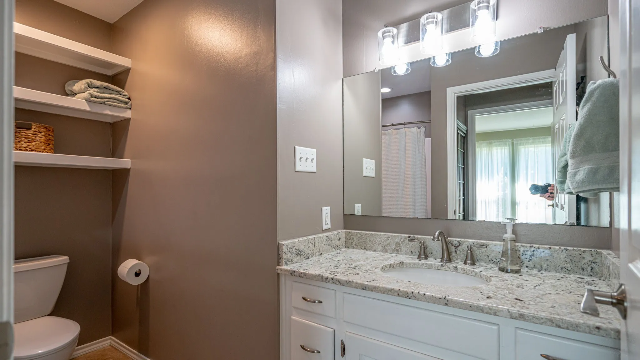 Single Family Residence For Sale in Hood County , 1710 Rock Church Highway, Tolar, Texas 76476, 4 Bedroom, 3 Bathroom, 2 Garage spaces, 1,971 Sqft, built in 1986, mls#21370126, Real Estate Agent in Tolar, Homes For Sale in Hood county, Homes For Sale in Tolar, Realtor in Tolar Texas, Real Estate Brokerage Independent Realty Texas, Luminita Cordes Realtor