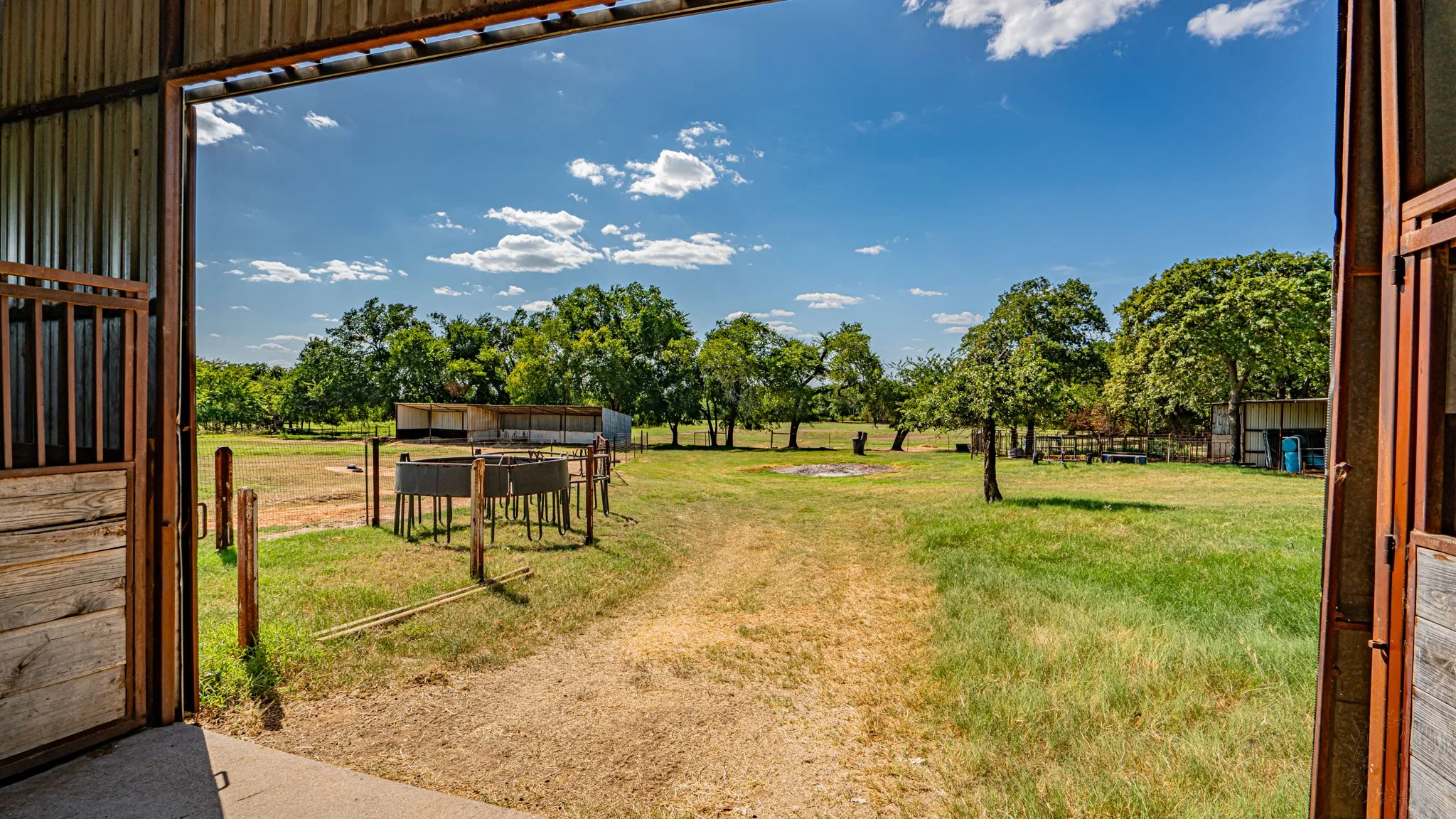 Single Family Residence For Sale in Hood County , 1710 Rock Church Highway, Tolar, Texas 76476, 4 Bedroom, 3 Bathroom, 2 Garage spaces, 1,971 Sqft, built in 1986, mls#21370126, Real Estate Agent in Tolar, Homes For Sale in Hood county, Homes For Sale in Tolar, Realtor in Tolar Texas, Real Estate Brokerage Independent Realty Texas, Luminita Cordes Realtor