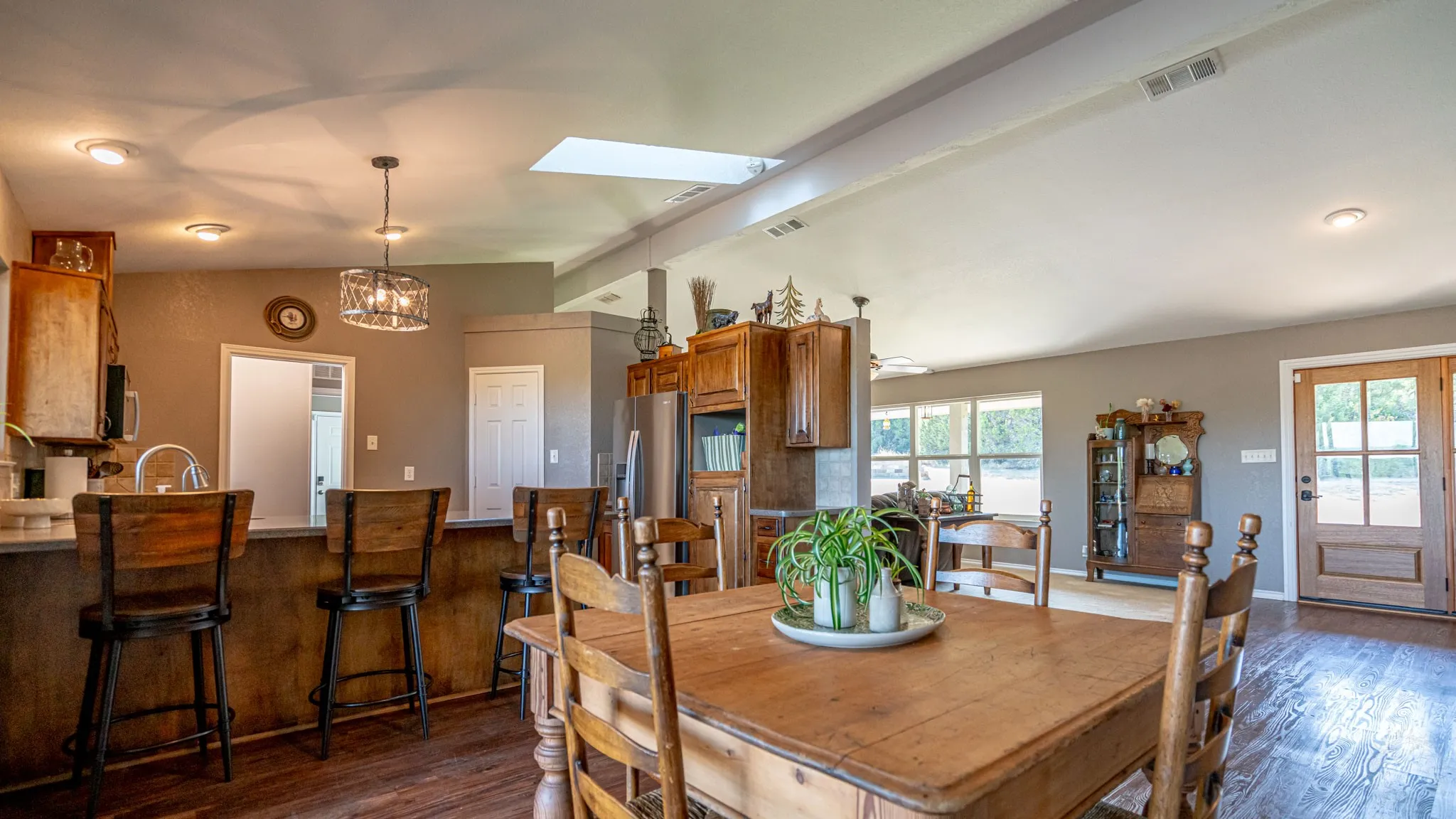 Single Family Residence For Sale in Hood County , 1710 Rock Church Highway, Tolar, Texas 76476, 4 Bedroom, 3 Bathroom, 2 Garage spaces, 1,971 Sqft, built in 1986, mls#21370126, Real Estate Agent in Tolar, Homes For Sale in Hood county, Homes For Sale in Tolar, Realtor in Tolar Texas, Real Estate Brokerage Independent Realty Texas, Luminita Cordes Realtor