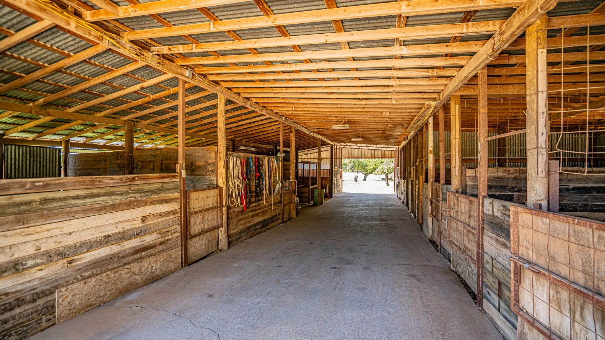 Single Family Residence For Sale in Hood County , 1710 Rock Church Highway, Tolar, Texas 76476, 4 Bedroom, 3 Bathroom, 2 Garage spaces, 1,971 Sqft, built in 1986, mls#21370126, Real Estate Agent in Tolar, Homes For Sale in Hood county, Homes For Sale in Tolar, Realtor in Tolar Texas, Real Estate Brokerage Independent Realty Texas, Luminita Cordes Realtor