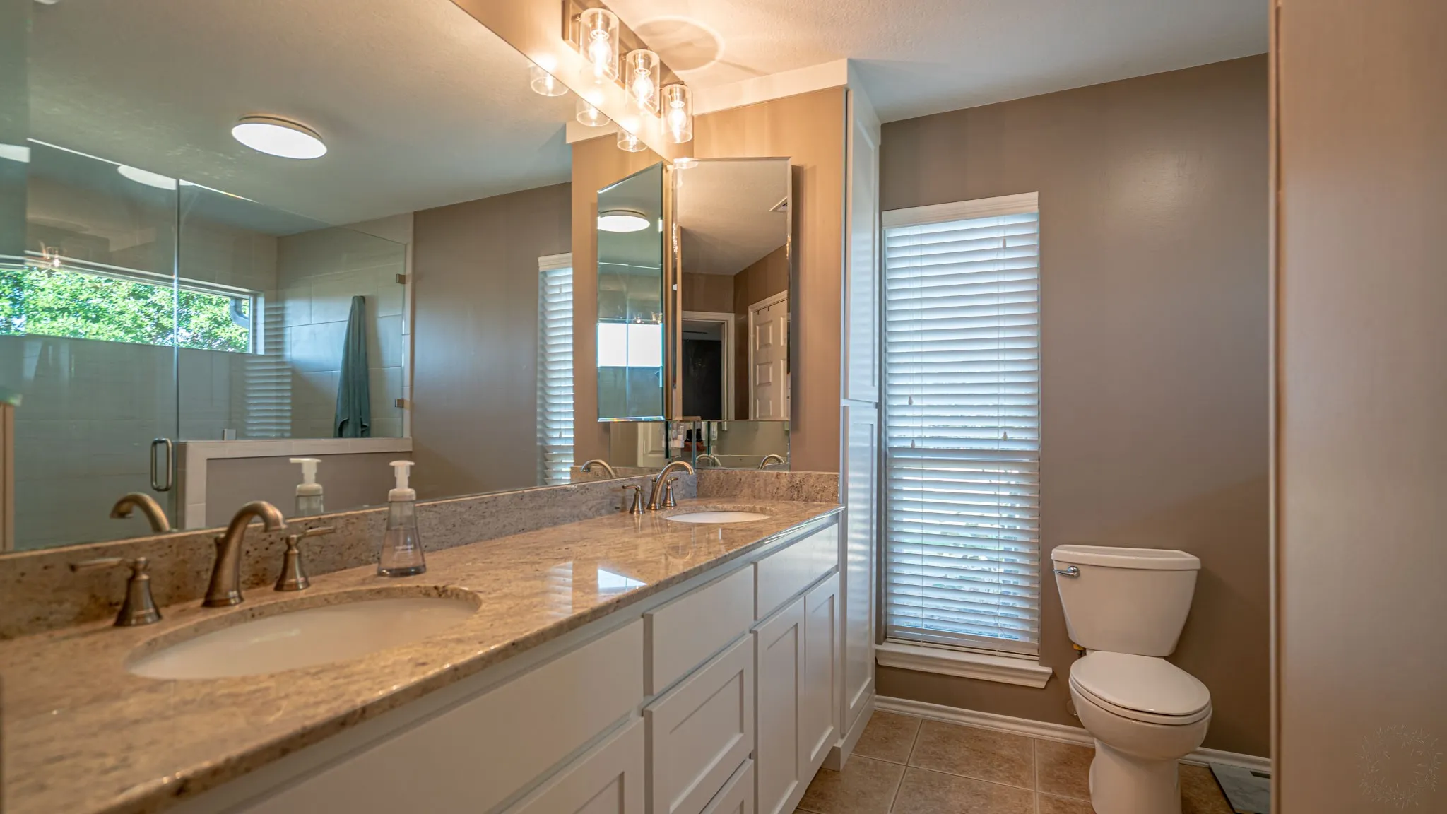 Single Family Residence For Sale in Hood County , 1710 Rock Church Highway, Tolar, Texas 76476, 4 Bedroom, 3 Bathroom, 2 Garage spaces, 1,971 Sqft, built in 1986, mls#21370126, Real Estate Agent in Tolar, Homes For Sale in Hood county, Homes For Sale in Tolar, Realtor in Tolar Texas, Real Estate Brokerage Independent Realty Texas, Luminita Cordes Realtor
