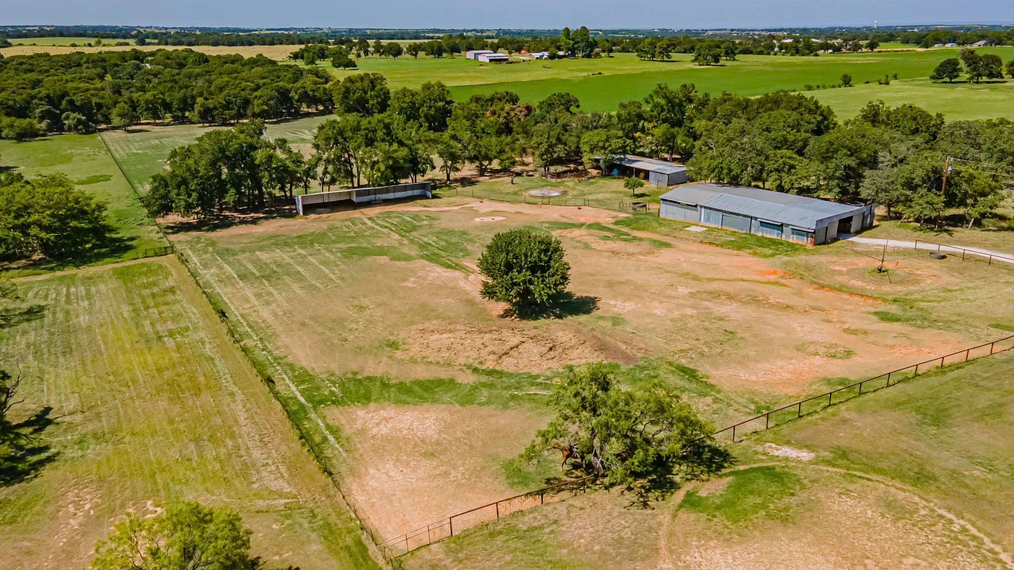 Single Family Residence For Sale in Hood County , 1710 Rock Church Highway, Tolar, Texas 76476, 4 Bedroom, 3 Bathroom, 2 Garage spaces, 1,971 Sqft, built in 1986, mls#21370126, Real Estate Agent in Tolar, Homes For Sale in Hood county, Homes For Sale in Tolar, Realtor in Tolar Texas, Real Estate Brokerage Independent Realty Texas, Luminita Cordes Realtor