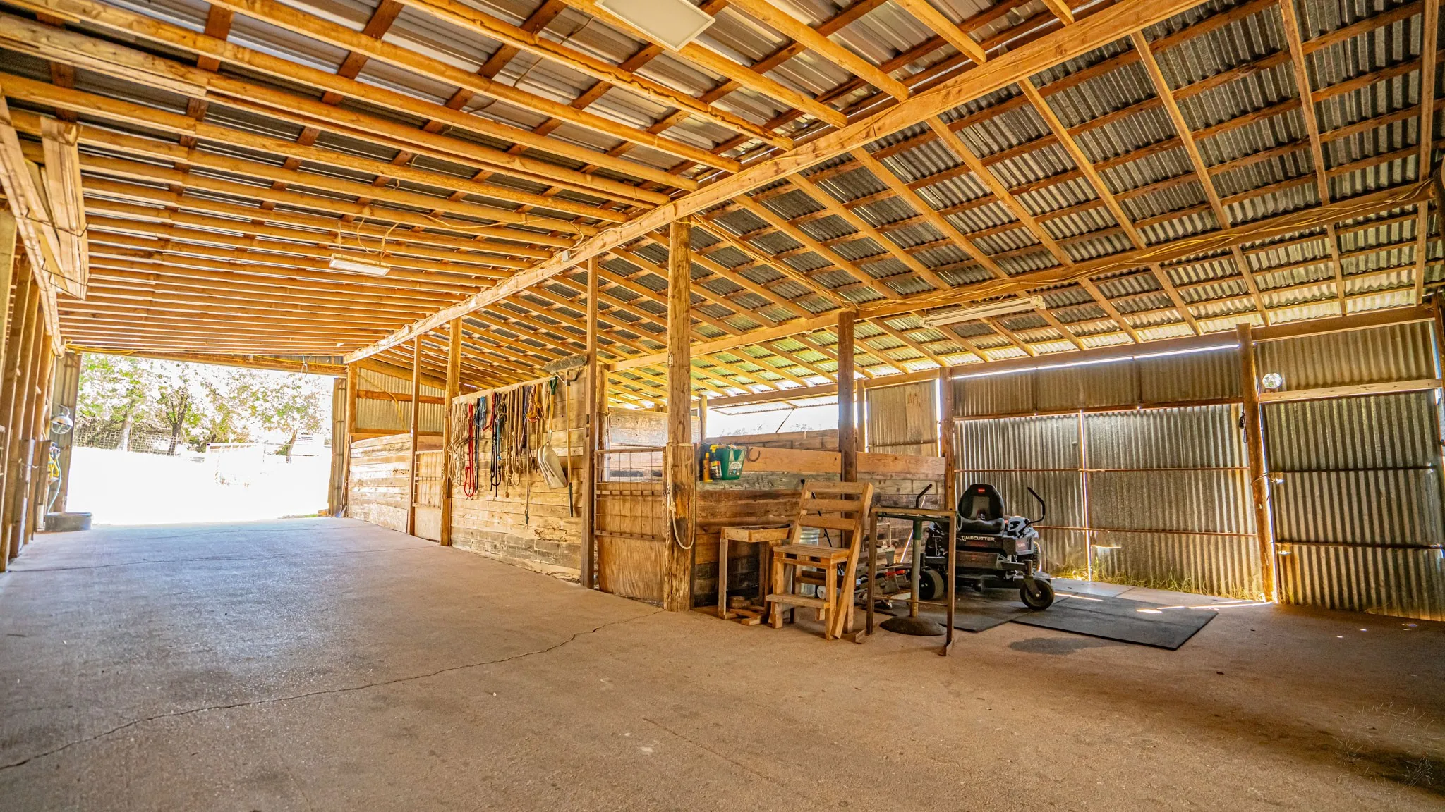 Single Family Residence For Sale in Hood County , 1710 Rock Church Highway, Tolar, Texas 76476, 4 Bedroom, 3 Bathroom, 2 Garage spaces, 1,971 Sqft, built in 1986, mls#21370126, Real Estate Agent in Tolar, Homes For Sale in Hood county, Homes For Sale in Tolar, Realtor in Tolar Texas, Real Estate Brokerage Independent Realty Texas, Luminita Cordes Realtor