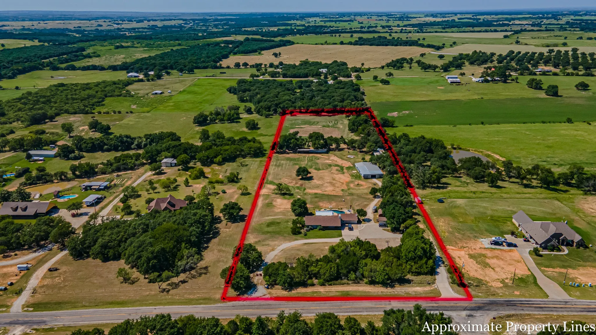 Single Family Residence For Sale in Hood County , 1710 Rock Church Highway, Tolar, Texas 76476, 4 Bedroom, 3 Bathroom, 2 Garage spaces, 1,971 Sqft, built in 1986, mls#21370126, Real Estate Agent in Tolar, Homes For Sale in Hood county, Homes For Sale in Tolar, Realtor in Tolar Texas, Real Estate Brokerage Independent Realty Texas, Luminita Cordes Realtor
