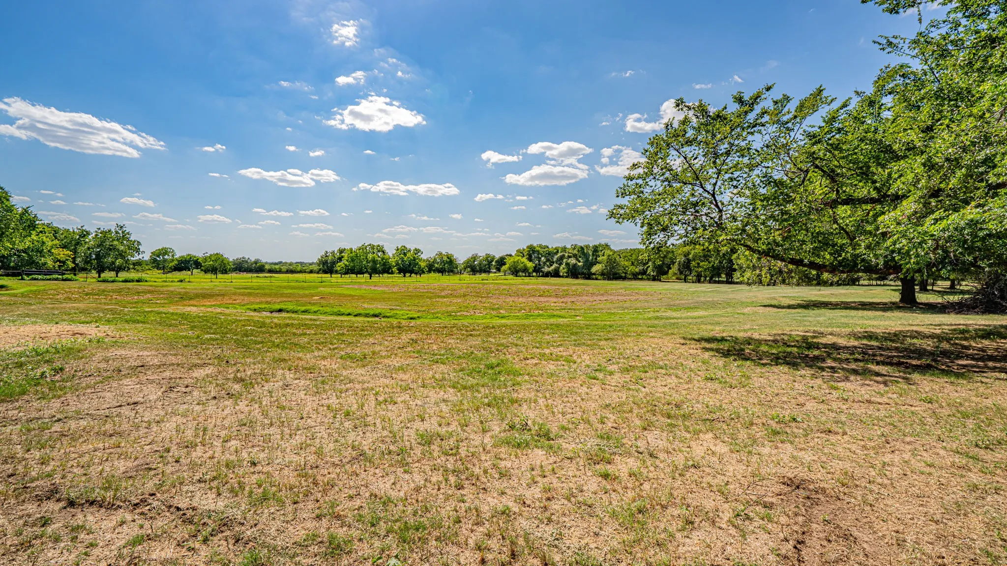 Single Family Residence For Sale in Hood County , 1710 Rock Church Highway, Tolar, Texas 76476, 4 Bedroom, 3 Bathroom, 2 Garage spaces, 1,971 Sqft, built in 1986, mls#21370126, Real Estate Agent in Tolar, Homes For Sale in Hood county, Homes For Sale in Tolar, Realtor in Tolar Texas, Real Estate Brokerage Independent Realty Texas, Luminita Cordes Realtor