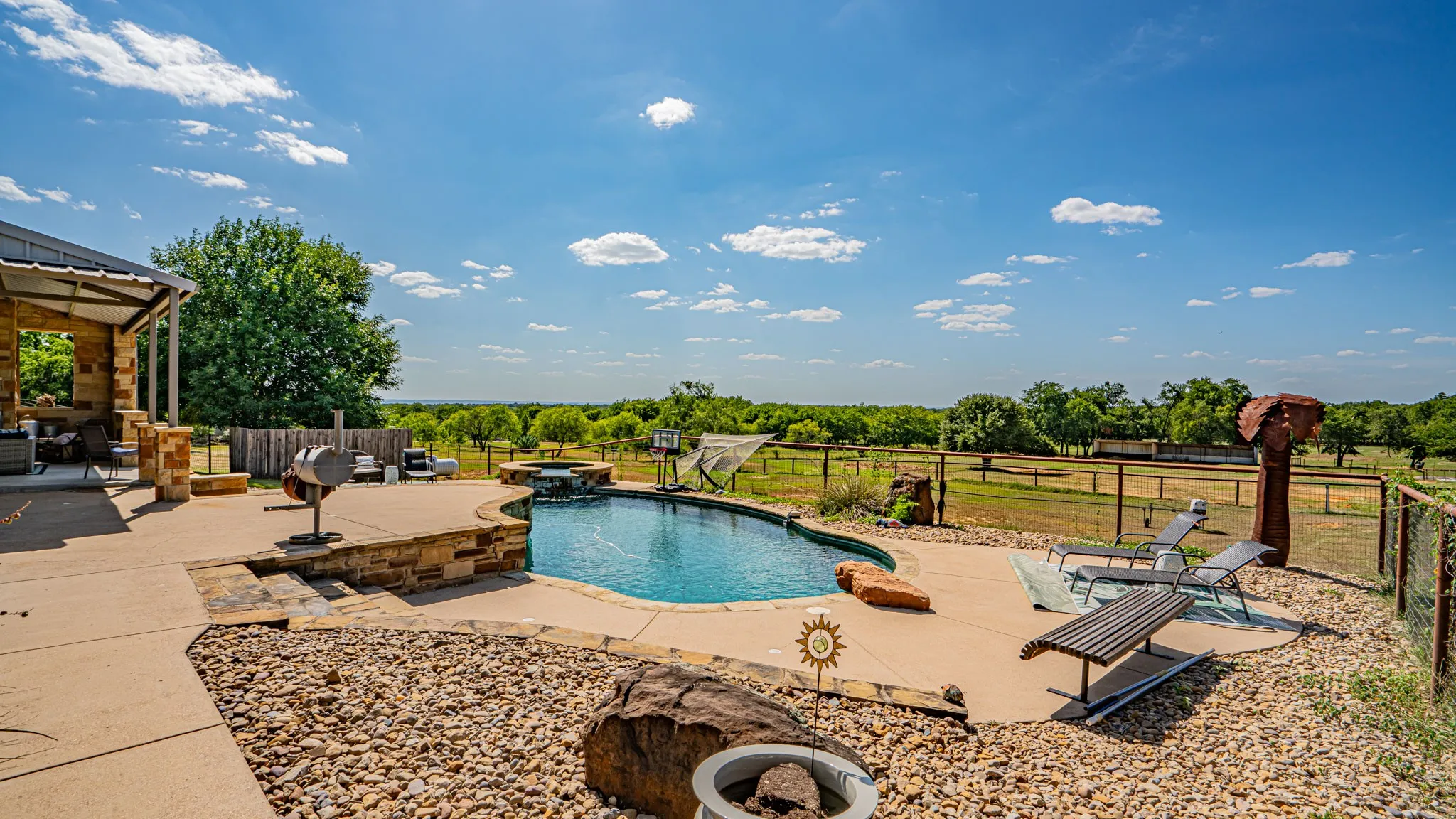 Single Family Residence For Sale in Hood County , 1710 Rock Church Highway, Tolar, Texas 76476, 4 Bedroom, 3 Bathroom, 2 Garage spaces, 1,971 Sqft, built in 1986, mls#21370126, Real Estate Agent in Tolar, Homes For Sale in Hood county, Homes For Sale in Tolar, Realtor in Tolar Texas, Real Estate Brokerage Independent Realty Texas, Luminita Cordes Realtor
