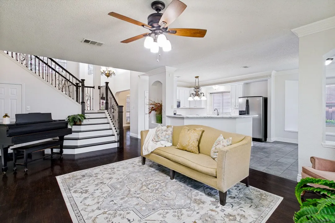 Single Family Residence For Sale in Denton County , 7121 Raintree Way, Denton, Texas 76210, 5 Bedroom, 3 Bathroom, 2 Garage spaces, 3,027 Sqft, built in 2001, mls#21370509, Real Estate Agent in Denton, Homes For Sale in Denton county, Homes For Sale in Denton, Realtor in Denton Texas, Real Estate Brokerage Independent Realty Texas, Luminita Cordes Realtor