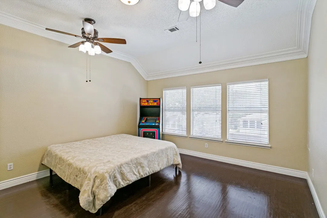 Single Family Residence For Sale in Denton County , 7121 Raintree Way, Denton, Texas 76210, 5 Bedroom, 3 Bathroom, 2 Garage spaces, 3,027 Sqft, built in 2001, mls#21370509, Real Estate Agent in Denton, Homes For Sale in Denton county, Homes For Sale in Denton, Realtor in Denton Texas, Real Estate Brokerage Independent Realty Texas, Luminita Cordes Realtor