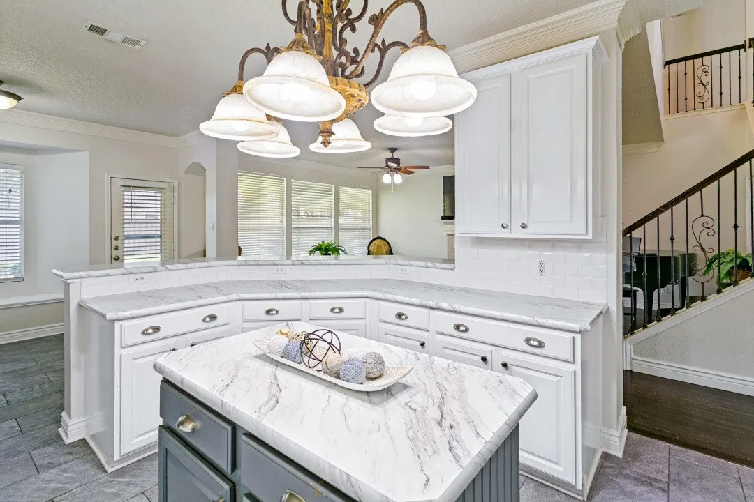 Single Family Residence For Sale in Denton County , 7121 Raintree Way, Denton, Texas 76210, 5 Bedroom, 3 Bathroom, 2 Garage spaces, 3,027 Sqft, built in 2001, mls#21370509, Real Estate Agent in Denton, Homes For Sale in Denton county, Homes For Sale in Denton, Realtor in Denton Texas, Real Estate Brokerage Independent Realty Texas, Luminita Cordes Realtor