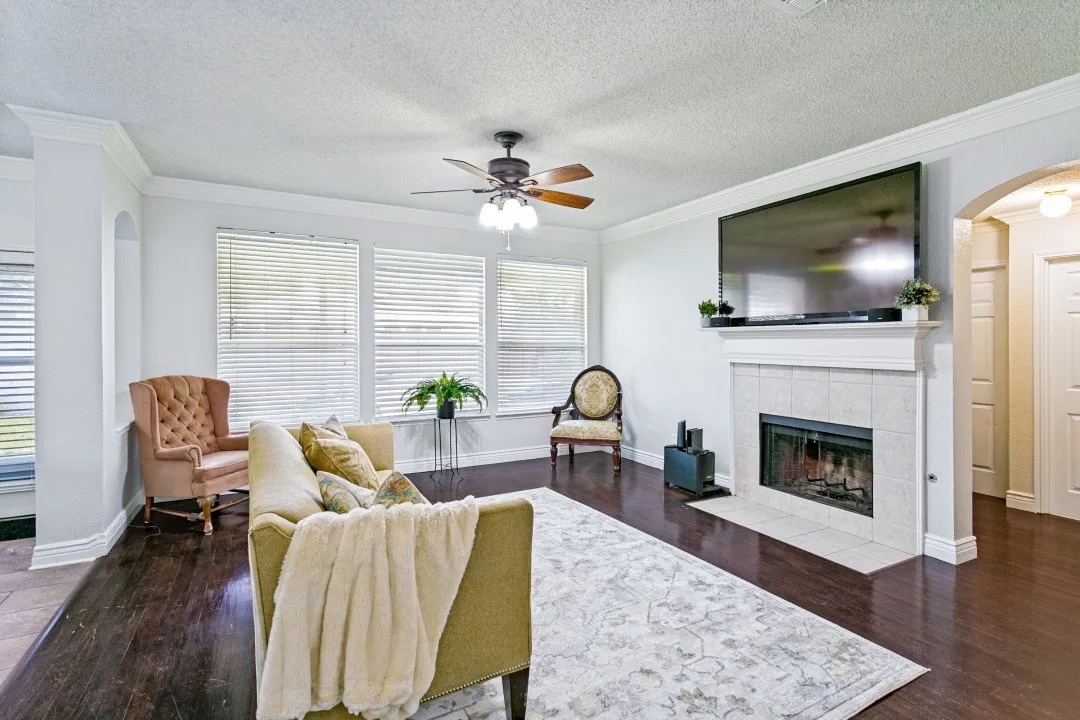 Single Family Residence For Sale in Denton County , 7121 Raintree Way, Denton, Texas 76210, 5 Bedroom, 3 Bathroom, 2 Garage spaces, 3,027 Sqft, built in 2001, mls#21370509, Real Estate Agent in Denton, Homes For Sale in Denton county, Homes For Sale in Denton, Realtor in Denton Texas, Real Estate Brokerage Independent Realty Texas, Luminita Cordes Realtor