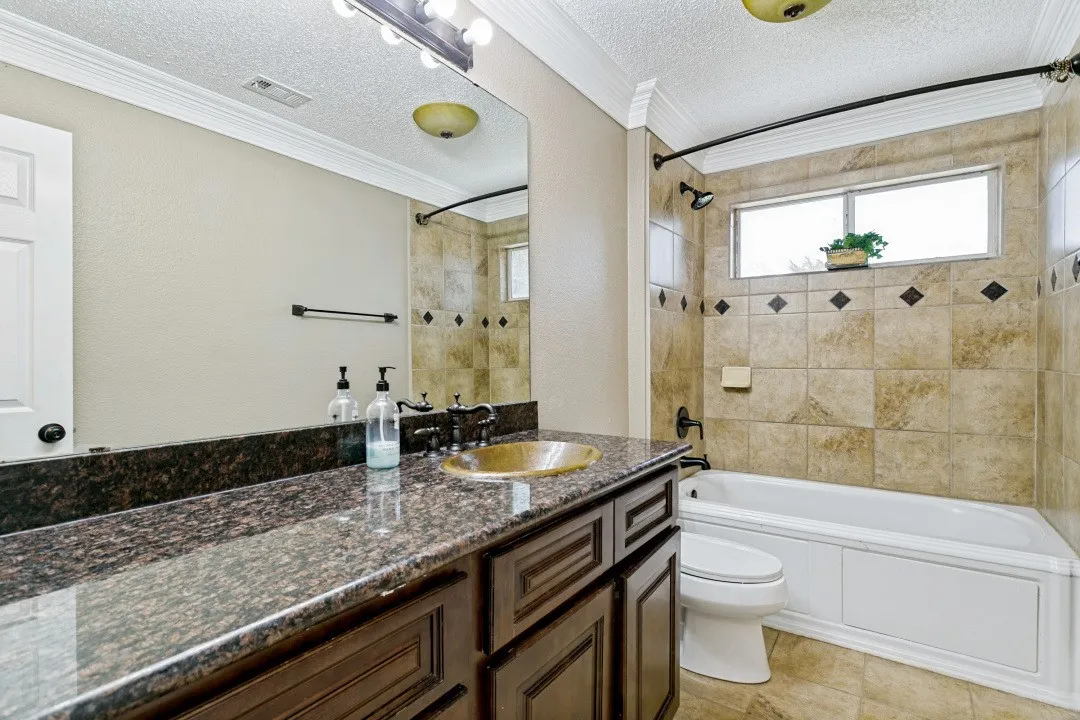 Single Family Residence For Sale in Denton County , 7121 Raintree Way, Denton, Texas 76210, 5 Bedroom, 3 Bathroom, 2 Garage spaces, 3,027 Sqft, built in 2001, mls#21370509, Real Estate Agent in Denton, Homes For Sale in Denton county, Homes For Sale in Denton, Realtor in Denton Texas, Real Estate Brokerage Independent Realty Texas, Luminita Cordes Realtor