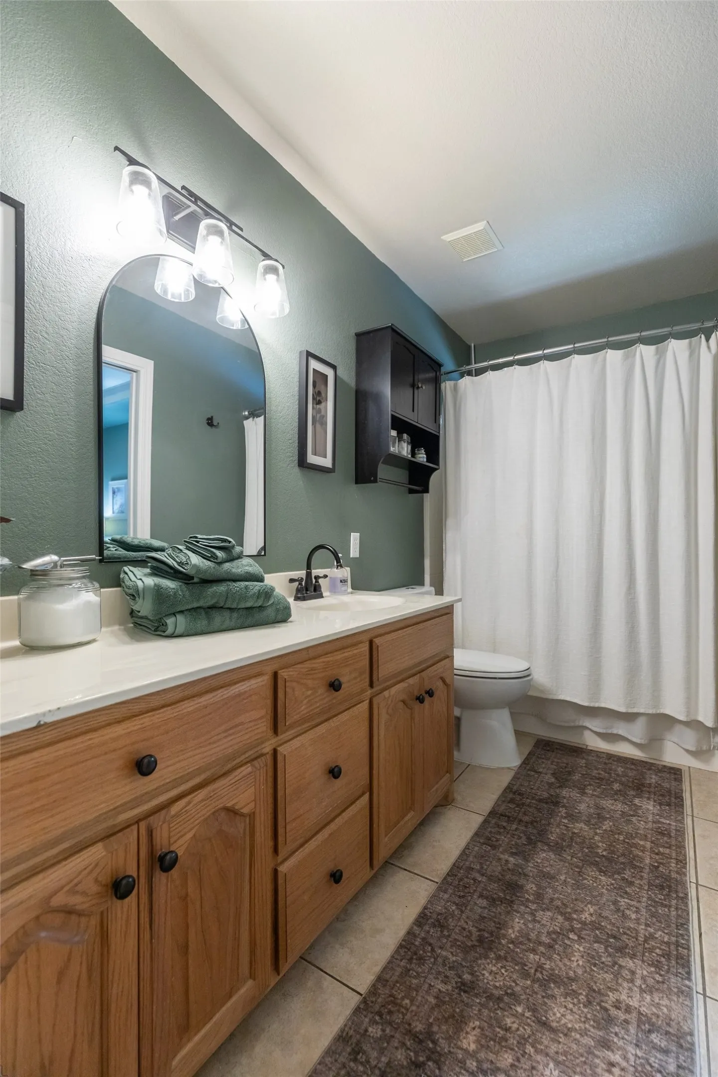 Single Family Residence For Sale in Taylor County , 2409 Township Court, Abilene, Texas 79601, 3 Bedroom, 2 Bathroom, 2 Garage spaces, 1,650 Sqft, built in 2002, mls#21369836, Real Estate Agent in Abilene, Homes For Sale in Taylor county, Homes For Sale in Abilene, Realtor in Abilene Texas, Real Estate Brokerage Independent Realty Texas, Luminita Cordes Realtor
