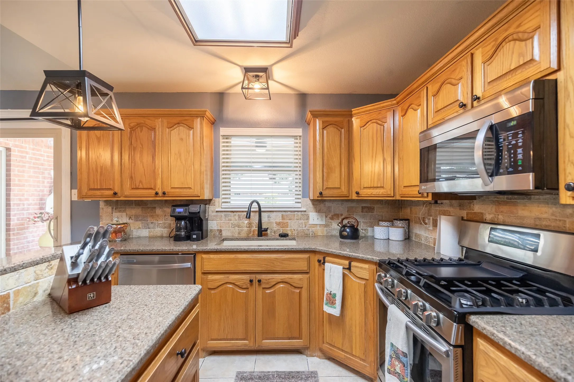 Single Family Residence For Sale in Taylor County , 2409 Township Court, Abilene, Texas 79601, 3 Bedroom, 2 Bathroom, 2 Garage spaces, 1,650 Sqft, built in 2002, mls#21369836, Real Estate Agent in Abilene, Homes For Sale in Taylor county, Homes For Sale in Abilene, Realtor in Abilene Texas, Real Estate Brokerage Independent Realty Texas, Luminita Cordes Realtor