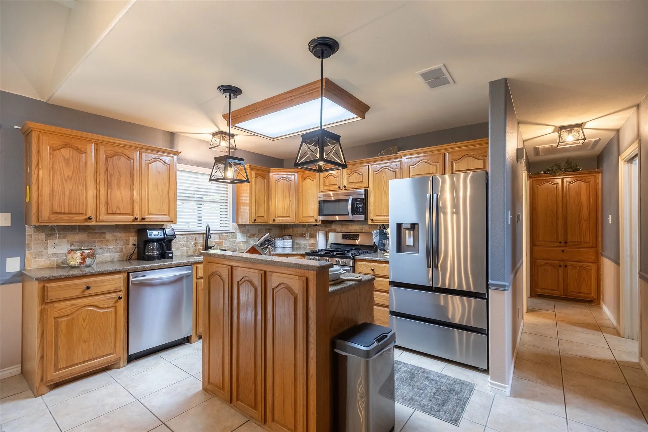 Single Family Residence For Sale in Taylor County , 2409 Township Court, Abilene, Texas 79601, 3 Bedroom, 2 Bathroom, 2 Garage spaces, 1,650 Sqft, built in 2002, mls#21369836, Real Estate Agent in Abilene, Homes For Sale in Taylor county, Homes For Sale in Abilene, Realtor in Abilene Texas, Real Estate Brokerage Independent Realty Texas, Luminita Cordes Realtor