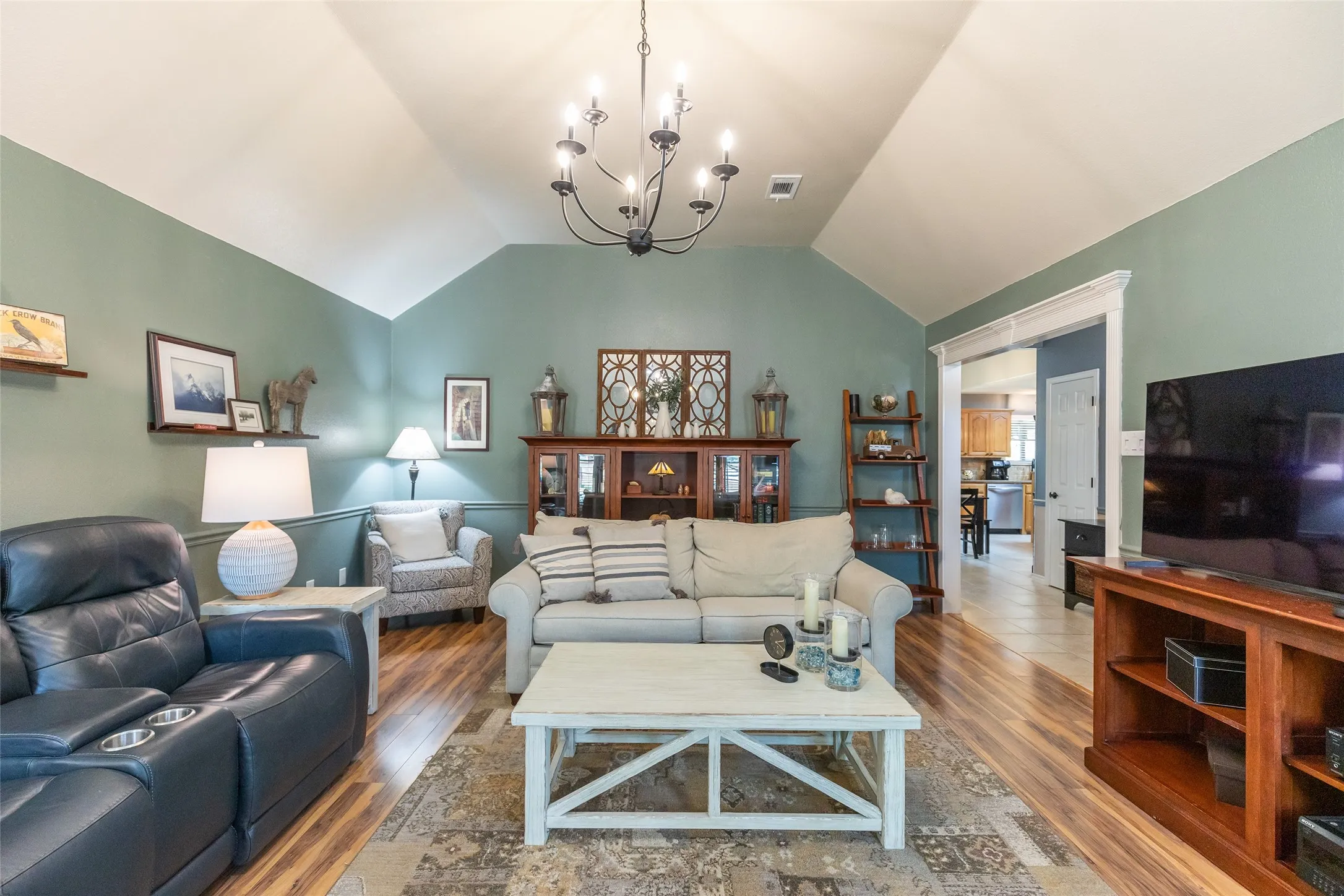 Single Family Residence For Sale in Taylor County , 2409 Township Court, Abilene, Texas 79601, 3 Bedroom, 2 Bathroom, 2 Garage spaces, 1,650 Sqft, built in 2002, mls#21369836, Real Estate Agent in Abilene, Homes For Sale in Taylor county, Homes For Sale in Abilene, Realtor in Abilene Texas, Real Estate Brokerage Independent Realty Texas, Luminita Cordes Realtor