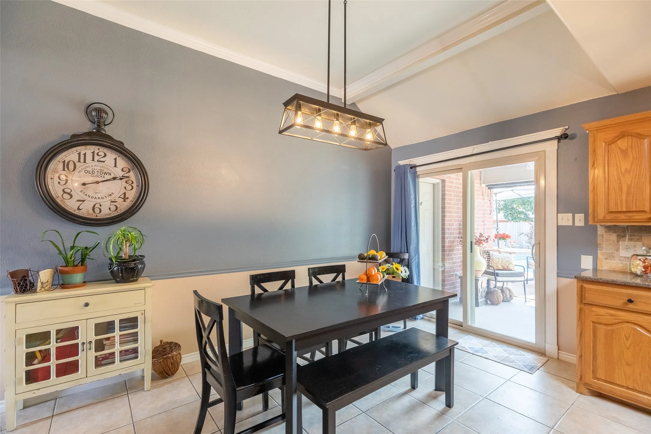 Single Family Residence For Sale in Taylor County , 2409 Township Court, Abilene, Texas 79601, 3 Bedroom, 2 Bathroom, 2 Garage spaces, 1,650 Sqft, built in 2002, mls#21369836, Real Estate Agent in Abilene, Homes For Sale in Taylor county, Homes For Sale in Abilene, Realtor in Abilene Texas, Real Estate Brokerage Independent Realty Texas, Luminita Cordes Realtor