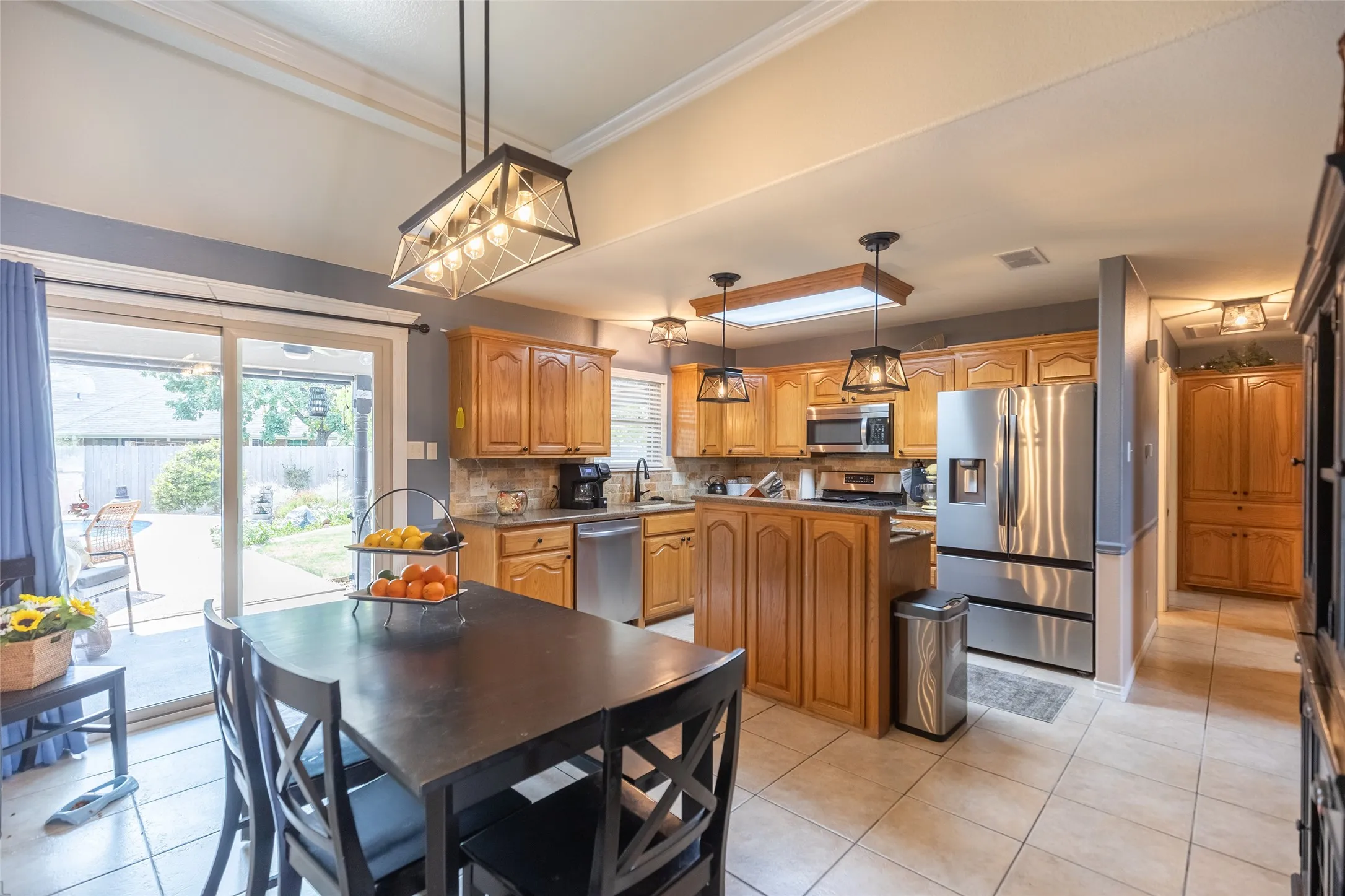 Single Family Residence For Sale in Taylor County , 2409 Township Court, Abilene, Texas 79601, 3 Bedroom, 2 Bathroom, 2 Garage spaces, 1,650 Sqft, built in 2002, mls#21369836, Real Estate Agent in Abilene, Homes For Sale in Taylor county, Homes For Sale in Abilene, Realtor in Abilene Texas, Real Estate Brokerage Independent Realty Texas, Luminita Cordes Realtor