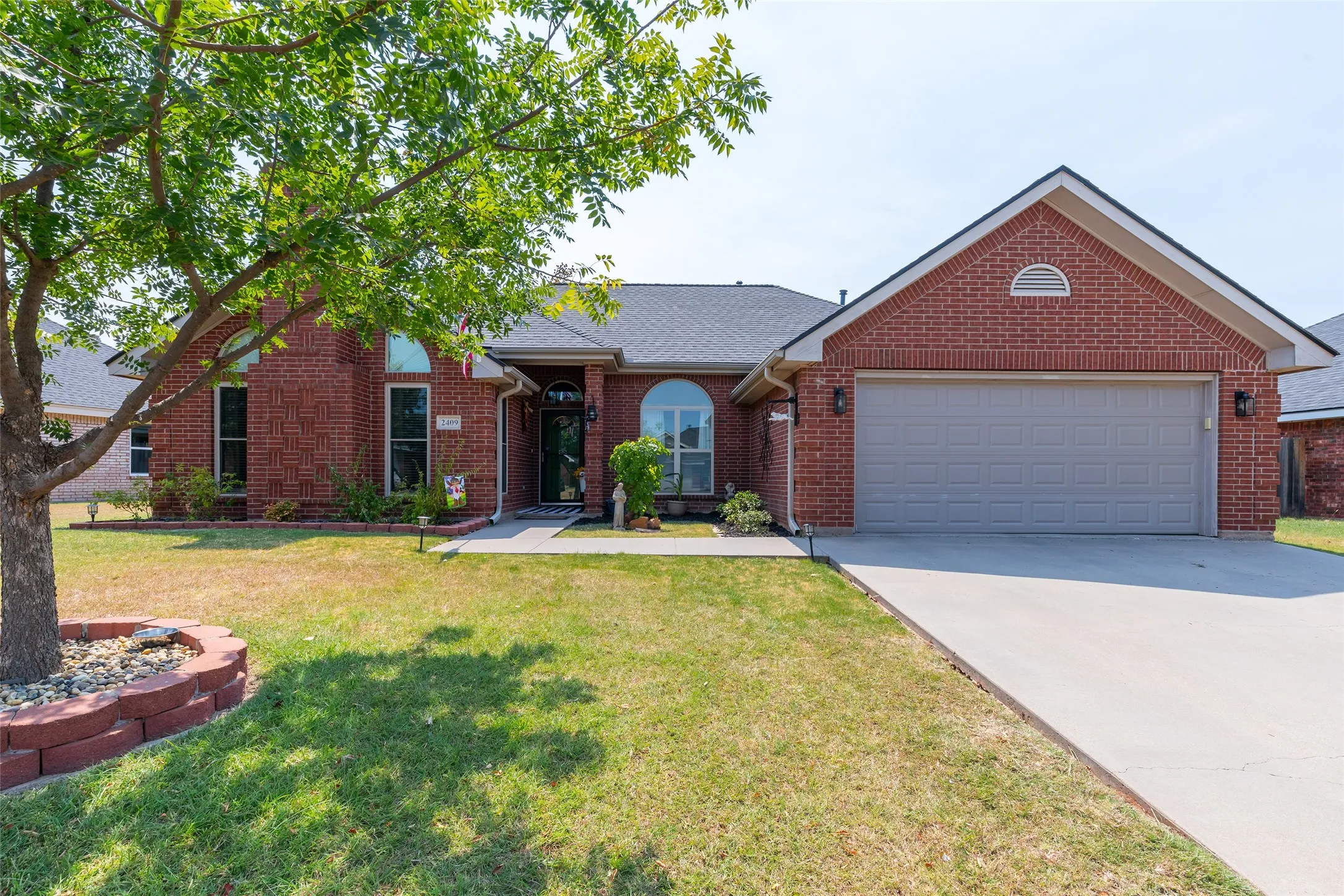 Single Family Residence For Sale in Taylor County , 2409 Township Court, Abilene, Texas 79601, 3 Bedroom, 2 Bathroom, 2 Garage spaces, 1,650 Sqft, built in 2002, mls#21369836, Real Estate Agent in Abilene, Homes For Sale in Taylor county, Homes For Sale in Abilene, Realtor in Abilene Texas, Real Estate Brokerage Independent Realty Texas, Luminita Cordes Realtor