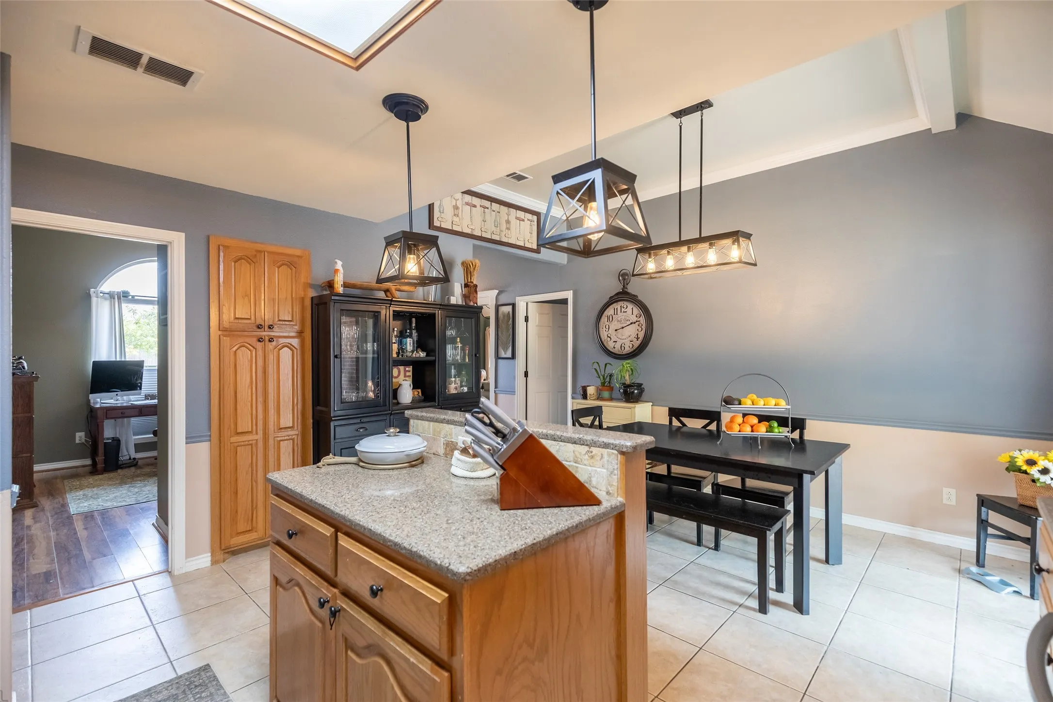 Single Family Residence For Sale in Taylor County , 2409 Township Court, Abilene, Texas 79601, 3 Bedroom, 2 Bathroom, 2 Garage spaces, 1,650 Sqft, built in 2002, mls#21369836, Real Estate Agent in Abilene, Homes For Sale in Taylor county, Homes For Sale in Abilene, Realtor in Abilene Texas, Real Estate Brokerage Independent Realty Texas, Luminita Cordes Realtor