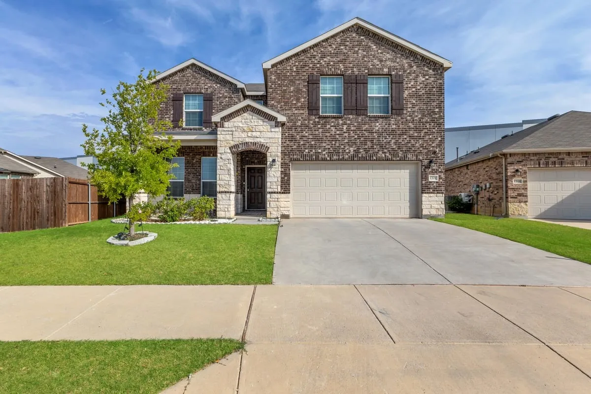 Single Family Residence For Sale in Tarrant County , 1201 Timberhurst Trail, Fort Worth, Texas 76131, 4 Bedroom, 3 Bathroom, 2 Garage spaces, 3,043 Sqft, built in 2022, mls#21367554, Real Estate Agent in Fort Worth, Homes For Sale in Tarrant county, Homes For Sale in Fort Worth, Realtor in Fort Worth Texas, Real Estate Brokerage Independent Realty Texas, Luminita Cordes Realtor