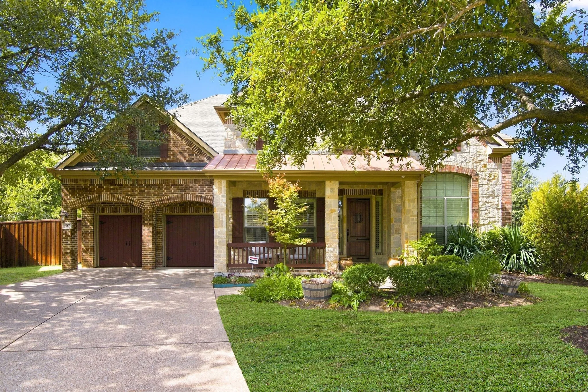 Single Family Residence For Sale in Tarrant County , 1920 Los Cabos Lane, Arlington, Texas 76012, 5 Bedroom, 4 Bathroom, 3 Garage spaces, 4,752 Sqft, built in 2007, mls#21368926, Real Estate Agent in Arlington, Homes For Sale in Tarrant county, Homes For Sale in Arlington, Realtor in Arlington Texas, Real Estate Brokerage Independent Realty Texas, Luminita Cordes Realtor