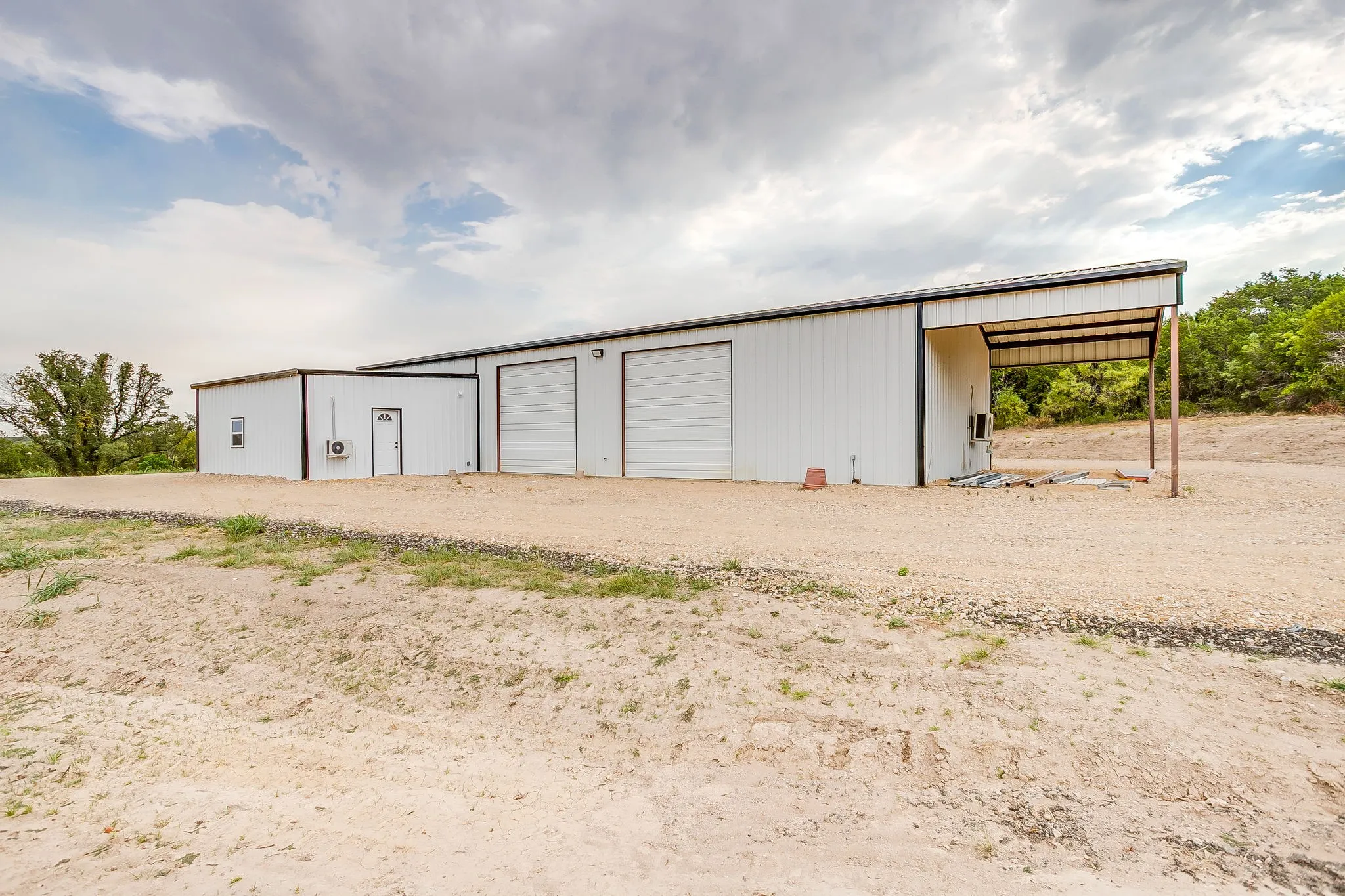 Single Family Residence For Sale in Parker County , 1011 Carsyn Creek Road, Weatherford, Texas 76087, 2 Bedroom, 3 Bathroom, 4 Garage spaces, 2,646 Sqft, built in 2023, mls#21370100, Real Estate Agent in Weatherford, Homes For Sale in Parker county, Homes For Sale in Weatherford, Realtor in Weatherford Texas, Real Estate Brokerage Independent Realty Texas, Luminita Cordes Realtor