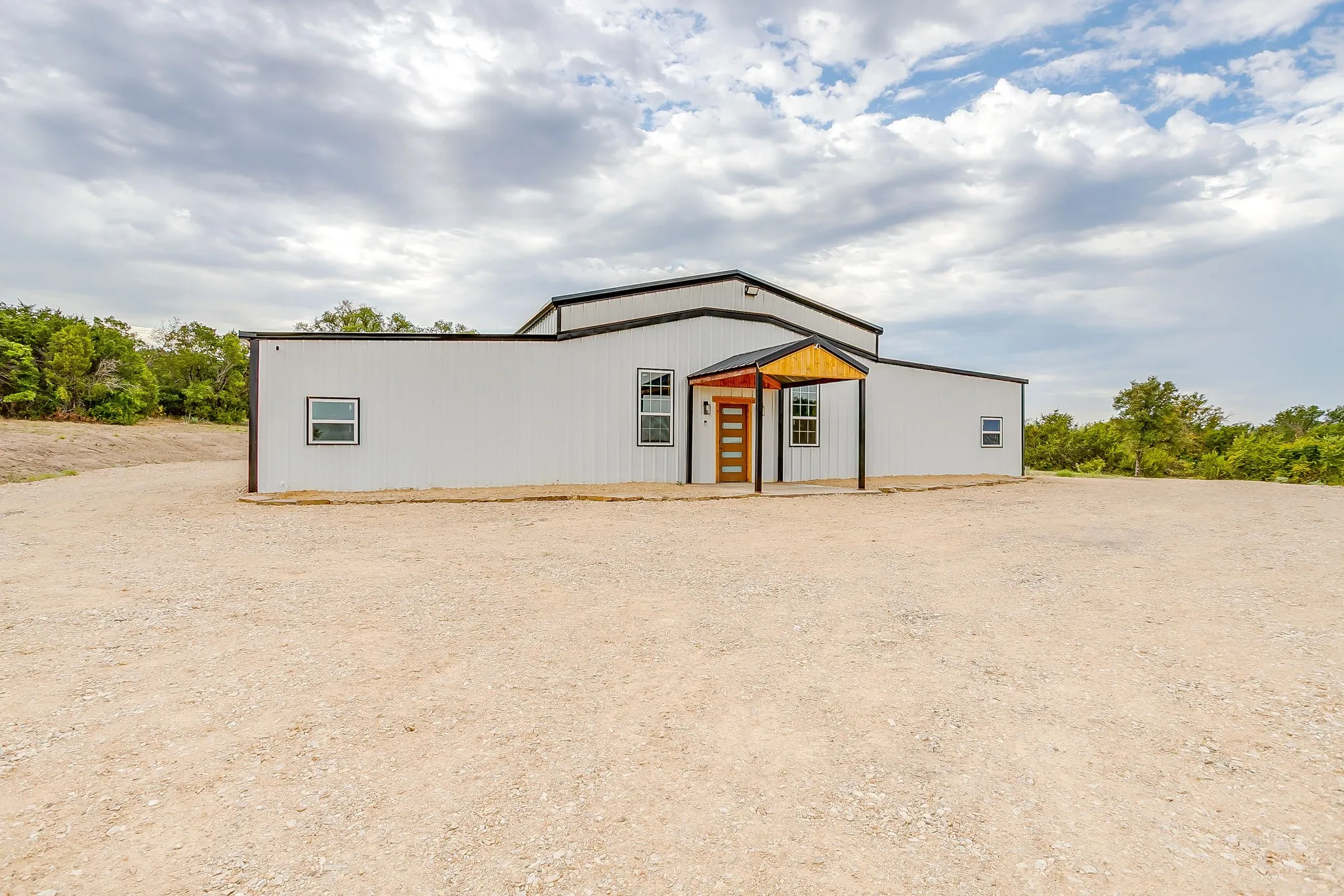 Single Family Residence For Sale in Parker County , 1011 Carsyn Creek Road, Weatherford, Texas 76087, 2 Bedroom, 3 Bathroom, 4 Garage spaces, 2,646 Sqft, built in 2023, mls#21370100, Real Estate Agent in Weatherford, Homes For Sale in Parker county, Homes For Sale in Weatherford, Realtor in Weatherford Texas, Real Estate Brokerage Independent Realty Texas, Luminita Cordes Realtor