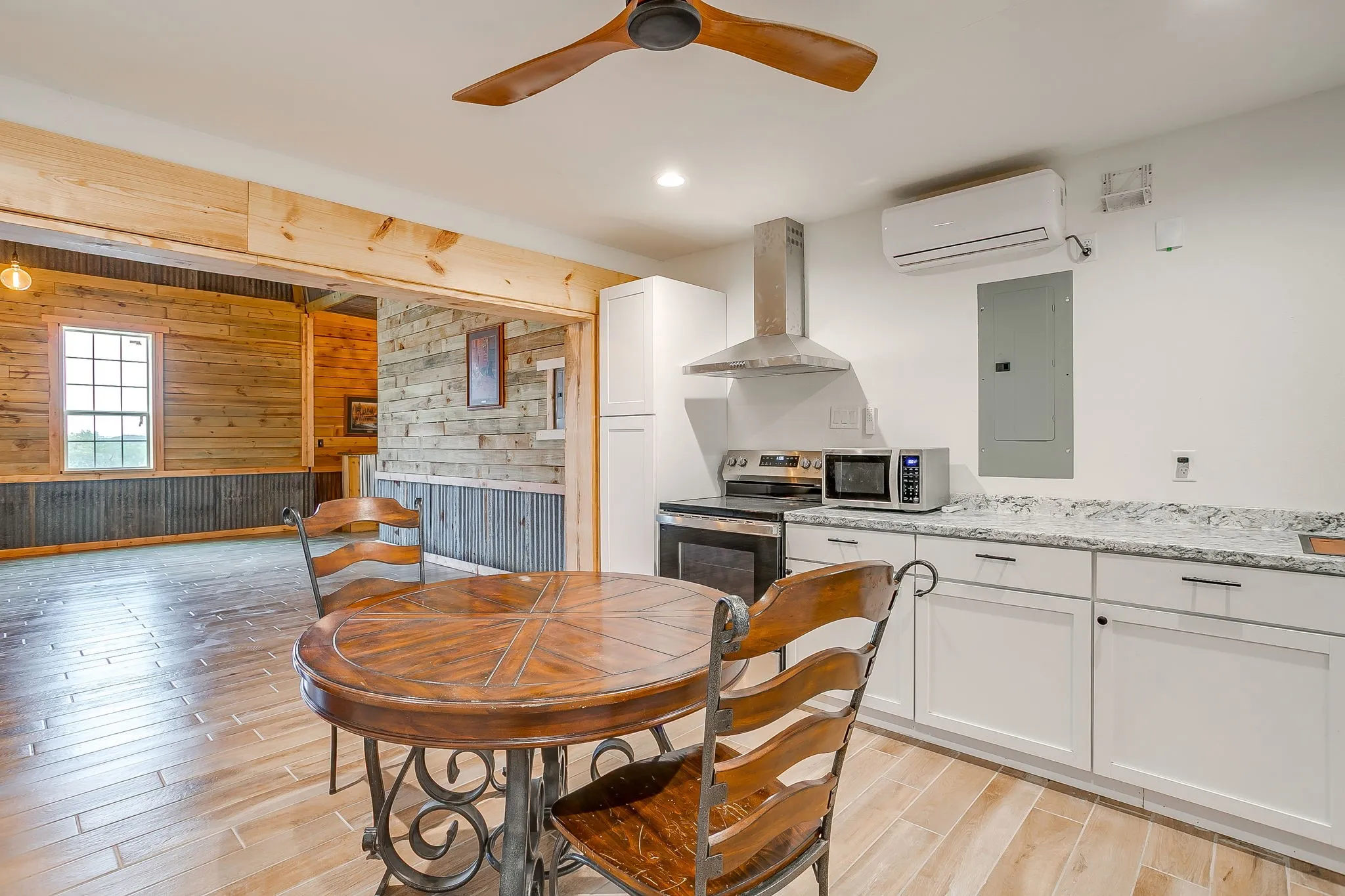 Single Family Residence For Sale in Parker County , 1011 Carsyn Creek Road, Weatherford, Texas 76087, 2 Bedroom, 3 Bathroom, 4 Garage spaces, 2,646 Sqft, built in 2023, mls#21370100, Real Estate Agent in Weatherford, Homes For Sale in Parker county, Homes For Sale in Weatherford, Realtor in Weatherford Texas, Real Estate Brokerage Independent Realty Texas, Luminita Cordes Realtor