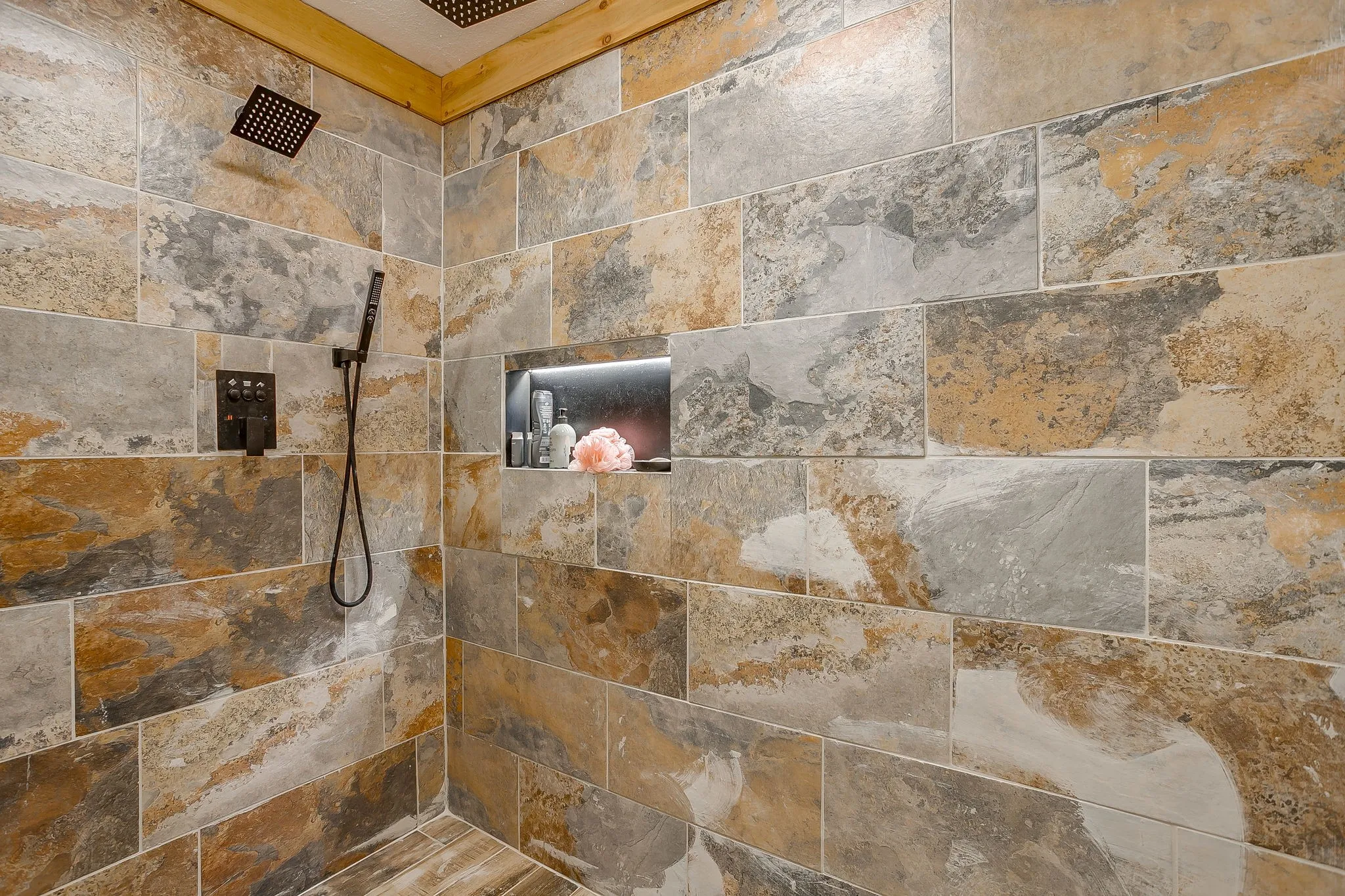 Single Family Residence For Sale in Parker County , 1011 Carsyn Creek Road, Weatherford, Texas 76087, 2 Bedroom, 3 Bathroom, 4 Garage spaces, 2,646 Sqft, built in 2023, mls#21370100, Real Estate Agent in Weatherford, Homes For Sale in Parker county, Homes For Sale in Weatherford, Realtor in Weatherford Texas, Real Estate Brokerage Independent Realty Texas, Luminita Cordes Realtor