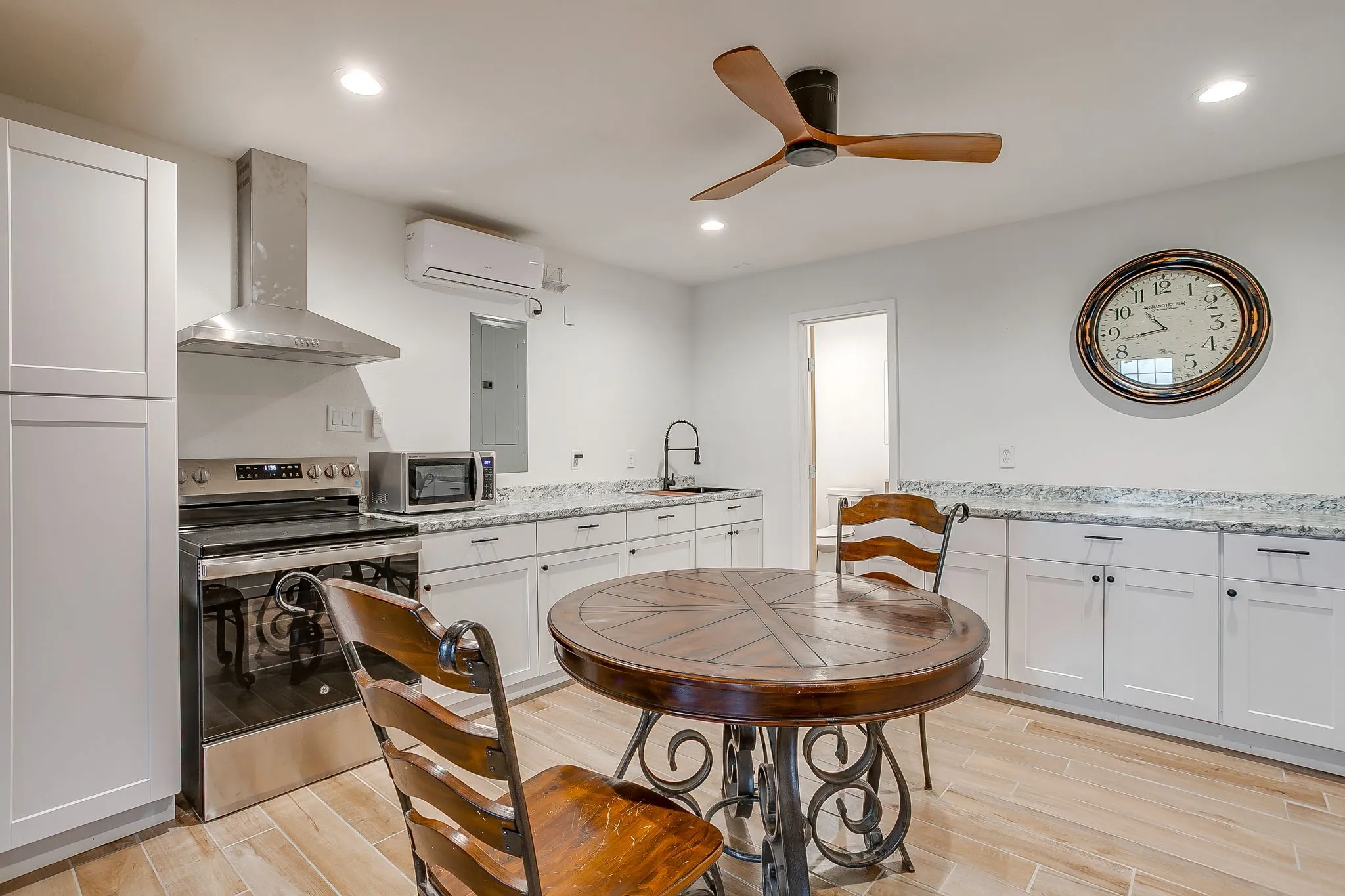 Single Family Residence For Sale in Parker County , 1011 Carsyn Creek Road, Weatherford, Texas 76087, 2 Bedroom, 3 Bathroom, 4 Garage spaces, 2,646 Sqft, built in 2023, mls#21370100, Real Estate Agent in Weatherford, Homes For Sale in Parker county, Homes For Sale in Weatherford, Realtor in Weatherford Texas, Real Estate Brokerage Independent Realty Texas, Luminita Cordes Realtor