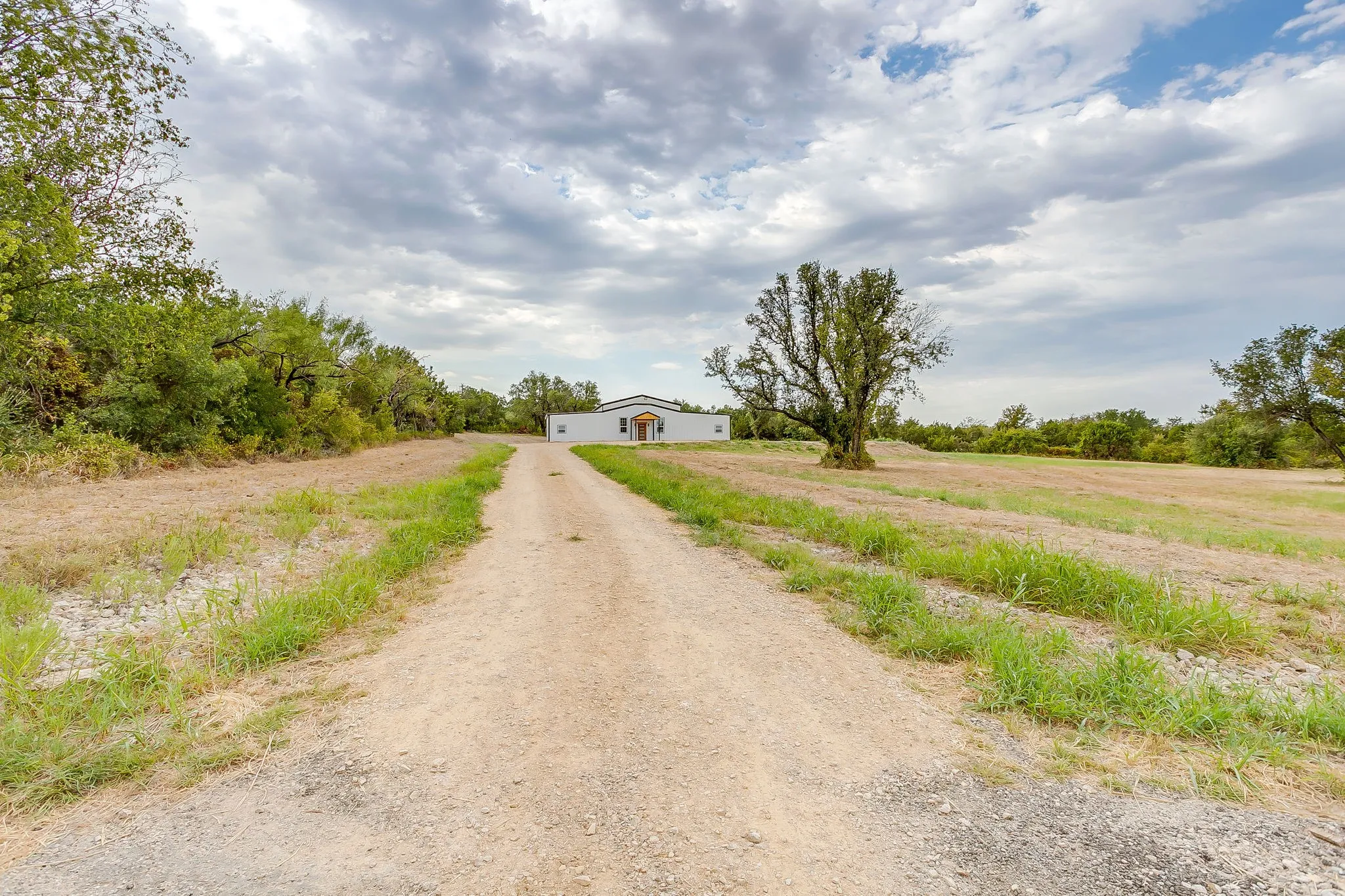 Single Family Residence For Sale in Parker County , 1011 Carsyn Creek Road, Weatherford, Texas 76087, 2 Bedroom, 3 Bathroom, 4 Garage spaces, 2,646 Sqft, built in 2023, mls#21370100, Real Estate Agent in Weatherford, Homes For Sale in Parker county, Homes For Sale in Weatherford, Realtor in Weatherford Texas, Real Estate Brokerage Independent Realty Texas, Luminita Cordes Realtor