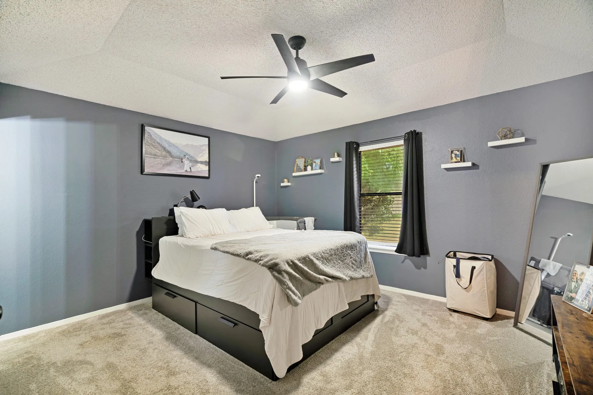Single Family Residence For Sale in Lamar County , 2710 Ballard Drive, Paris, Texas 75460, 3 Bedroom, 2 Bathroom, 2 Garage spaces, 1,450 Sqft, built in 1984, mls#21370527, Real Estate Agent in Paris, Homes For Sale in Lamar county, Homes For Sale in Paris, Realtor in Paris Texas, Real Estate Brokerage Independent Realty Texas, Luminita Cordes Realtor
