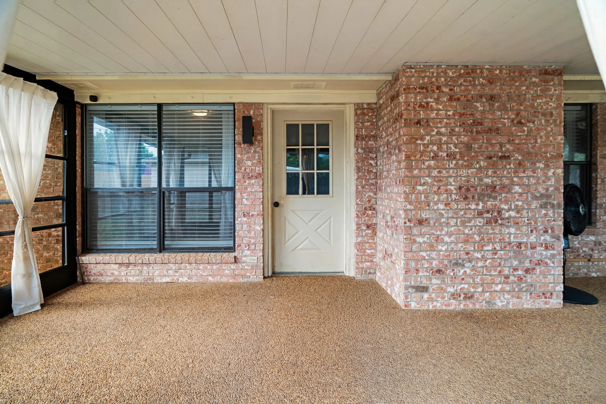 Single Family Residence For Sale in Lamar County , 2710 Ballard Drive, Paris, Texas 75460, 3 Bedroom, 2 Bathroom, 2 Garage spaces, 1,450 Sqft, built in 1984, mls#21370527, Real Estate Agent in Paris, Homes For Sale in Lamar county, Homes For Sale in Paris, Realtor in Paris Texas, Real Estate Brokerage Independent Realty Texas, Luminita Cordes Realtor