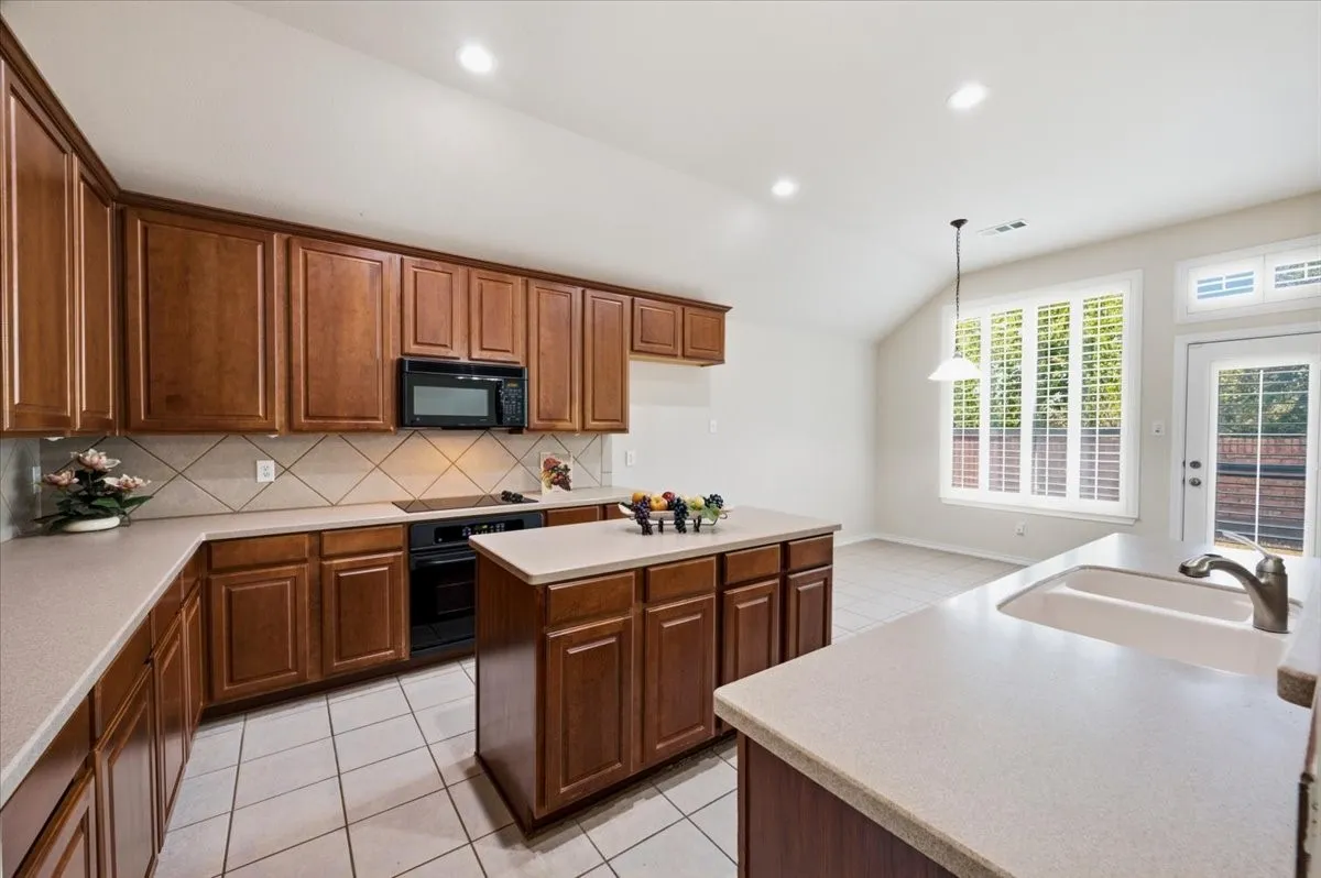 Single Family Residence For Sale in Tarrant County , 5907 Lantern Lane, Grand Prairie, Texas 75052, 3 Bedroom, 2 Bathroom, 2 Garage spaces, 2,497 Sqft, built in 2004, mls#21367610, Real Estate Agent in Grand Prairie, Homes For Sale in Tarrant county, Homes For Sale in Grand Prairie, Realtor in Grand Prairie Texas, Real Estate Brokerage Independent Realty Texas, Luminita Cordes Realtor