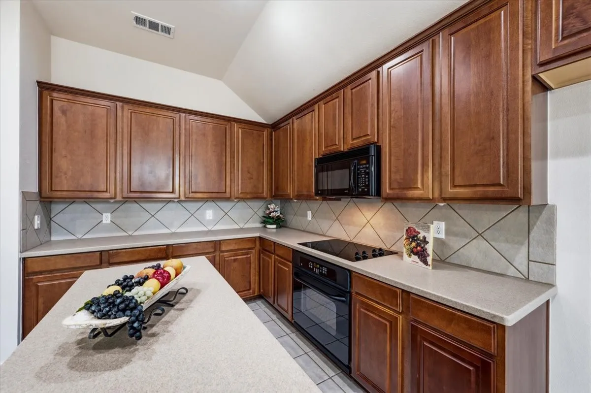 Single Family Residence For Sale in Tarrant County , 5907 Lantern Lane, Grand Prairie, Texas 75052, 3 Bedroom, 2 Bathroom, 2 Garage spaces, 2,497 Sqft, built in 2004, mls#21367610, Real Estate Agent in Grand Prairie, Homes For Sale in Tarrant county, Homes For Sale in Grand Prairie, Realtor in Grand Prairie Texas, Real Estate Brokerage Independent Realty Texas, Luminita Cordes Realtor