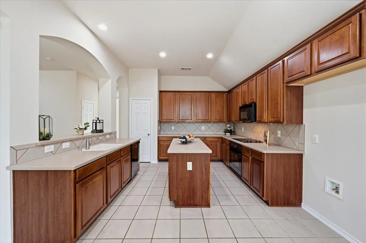 Single Family Residence For Sale in Tarrant County , 5907 Lantern Lane, Grand Prairie, Texas 75052, 3 Bedroom, 2 Bathroom, 2 Garage spaces, 2,497 Sqft, built in 2004, mls#21367610, Real Estate Agent in Grand Prairie, Homes For Sale in Tarrant county, Homes For Sale in Grand Prairie, Realtor in Grand Prairie Texas, Real Estate Brokerage Independent Realty Texas, Luminita Cordes Realtor
