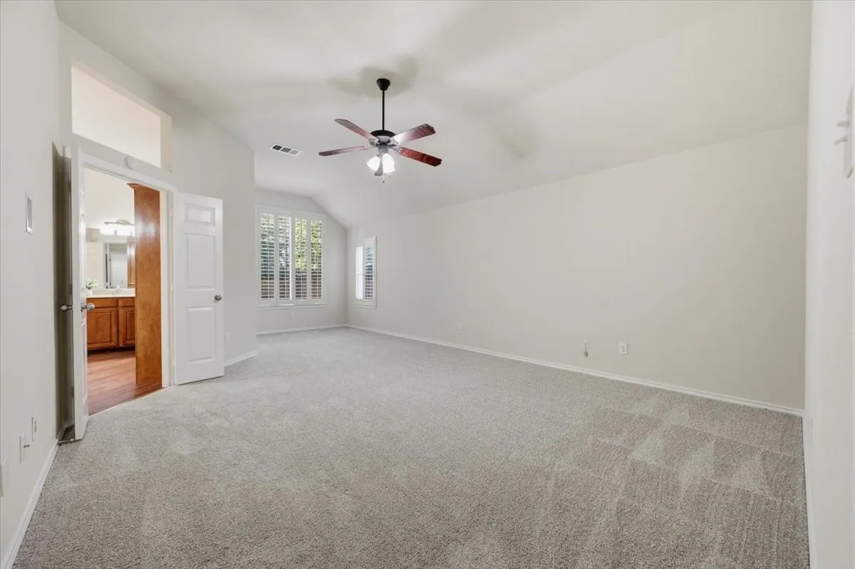 Single Family Residence For Sale in Tarrant County , 5907 Lantern Lane, Grand Prairie, Texas 75052, 3 Bedroom, 2 Bathroom, 2 Garage spaces, 2,497 Sqft, built in 2004, mls#21367610, Real Estate Agent in Grand Prairie, Homes For Sale in Tarrant county, Homes For Sale in Grand Prairie, Realtor in Grand Prairie Texas, Real Estate Brokerage Independent Realty Texas, Luminita Cordes Realtor