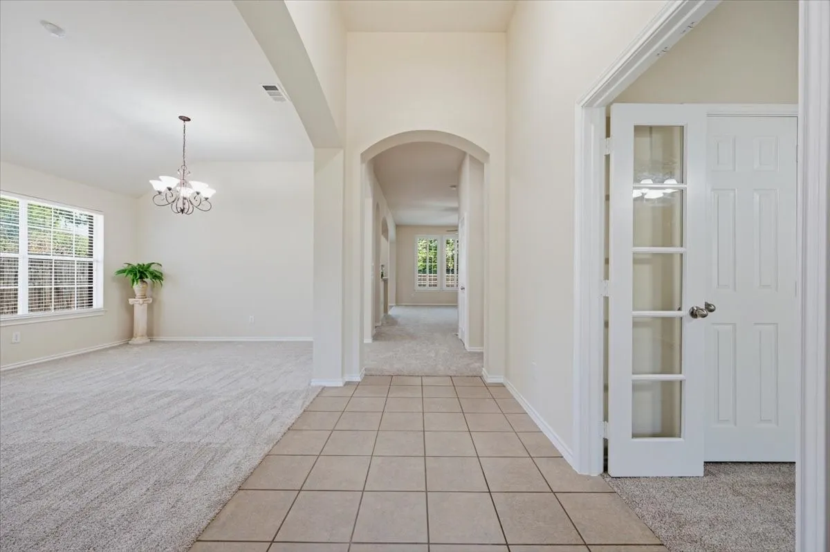 Single Family Residence For Sale in Tarrant County , 5907 Lantern Lane, Grand Prairie, Texas 75052, 3 Bedroom, 2 Bathroom, 2 Garage spaces, 2,497 Sqft, built in 2004, mls#21367610, Real Estate Agent in Grand Prairie, Homes For Sale in Tarrant county, Homes For Sale in Grand Prairie, Realtor in Grand Prairie Texas, Real Estate Brokerage Independent Realty Texas, Luminita Cordes Realtor