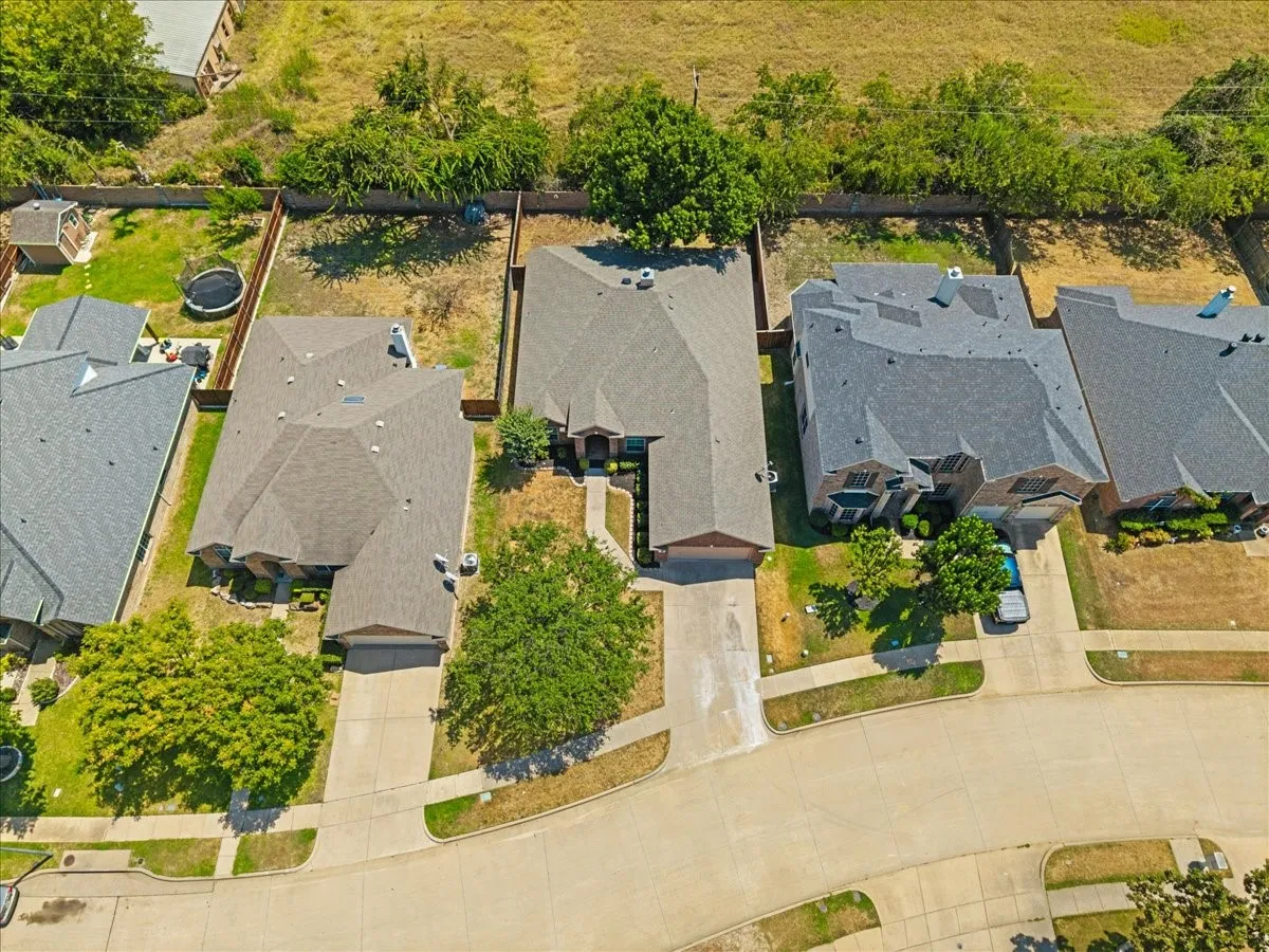Single Family Residence For Sale in Tarrant County , 5907 Lantern Lane, Grand Prairie, Texas 75052, 3 Bedroom, 2 Bathroom, 2 Garage spaces, 2,497 Sqft, built in 2004, mls#21367610, Real Estate Agent in Grand Prairie, Homes For Sale in Tarrant county, Homes For Sale in Grand Prairie, Realtor in Grand Prairie Texas, Real Estate Brokerage Independent Realty Texas, Luminita Cordes Realtor