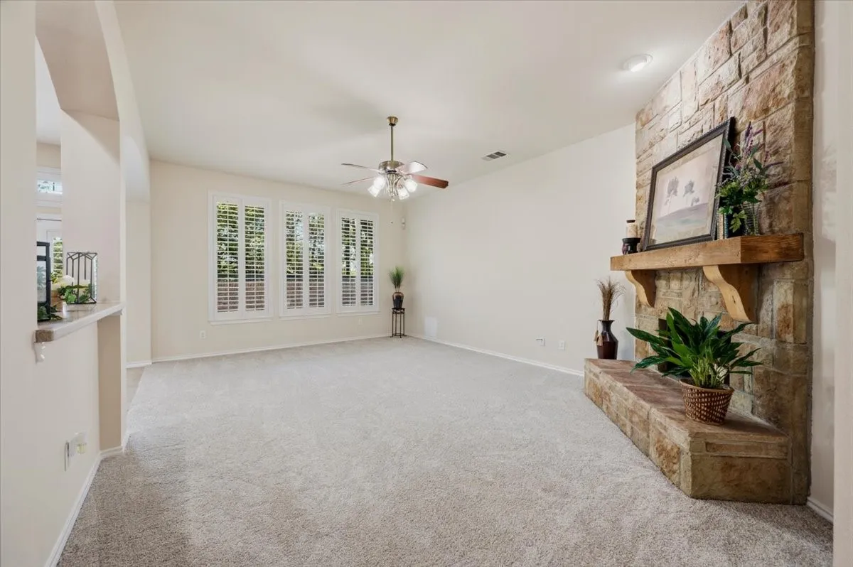 Single Family Residence For Sale in Tarrant County , 5907 Lantern Lane, Grand Prairie, Texas 75052, 3 Bedroom, 2 Bathroom, 2 Garage spaces, 2,497 Sqft, built in 2004, mls#21367610, Real Estate Agent in Grand Prairie, Homes For Sale in Tarrant county, Homes For Sale in Grand Prairie, Realtor in Grand Prairie Texas, Real Estate Brokerage Independent Realty Texas, Luminita Cordes Realtor