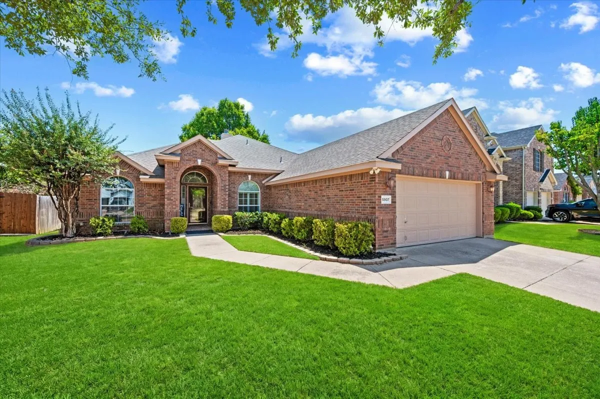 Single Family Residence For Sale in Tarrant County , 5907 Lantern Lane, Grand Prairie, Texas 75052, 3 Bedroom, 2 Bathroom, 2 Garage spaces, 2,497 Sqft, built in 2004, mls#21367610, Real Estate Agent in Grand Prairie, Homes For Sale in Tarrant county, Homes For Sale in Grand Prairie, Realtor in Grand Prairie Texas, Real Estate Brokerage Independent Realty Texas, Luminita Cordes Realtor