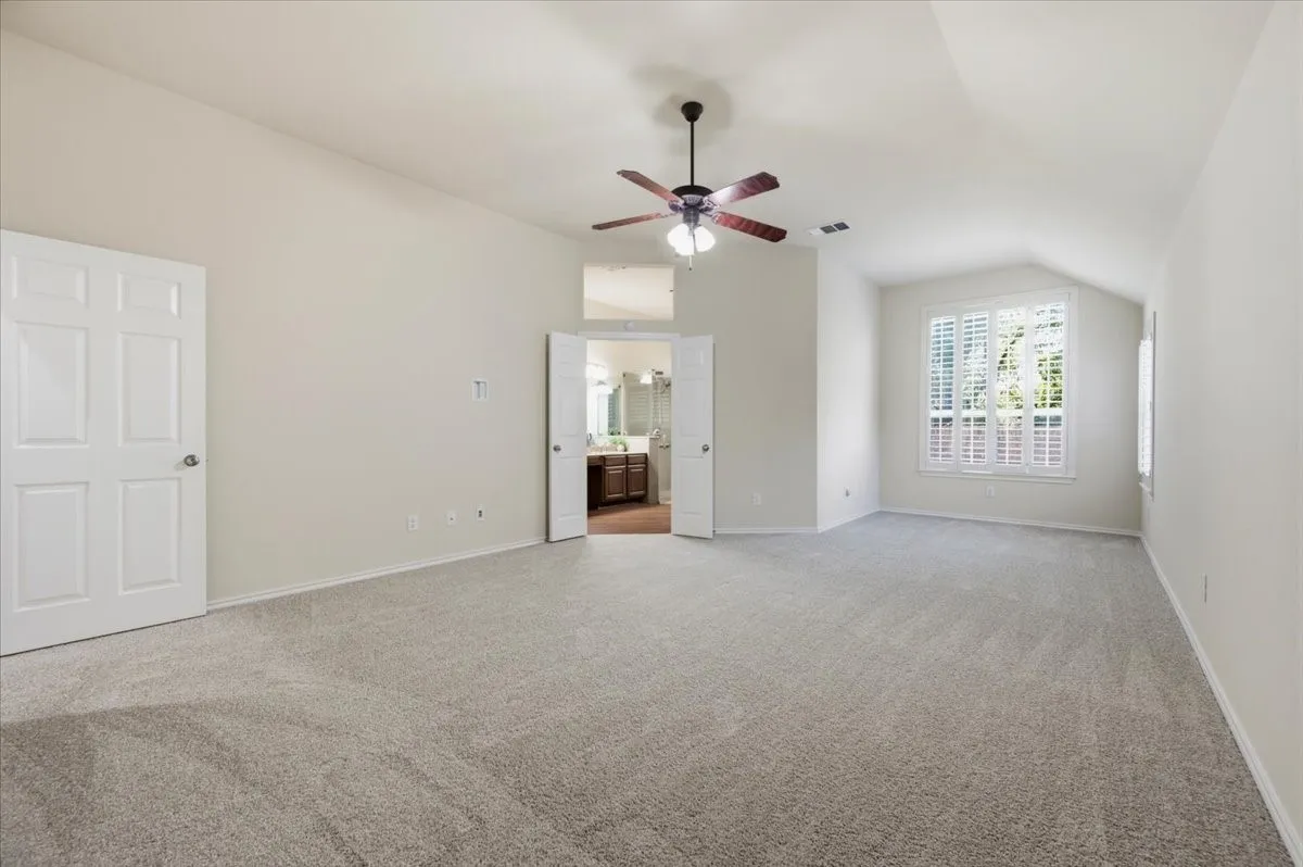 Spacious Primary with sitting area